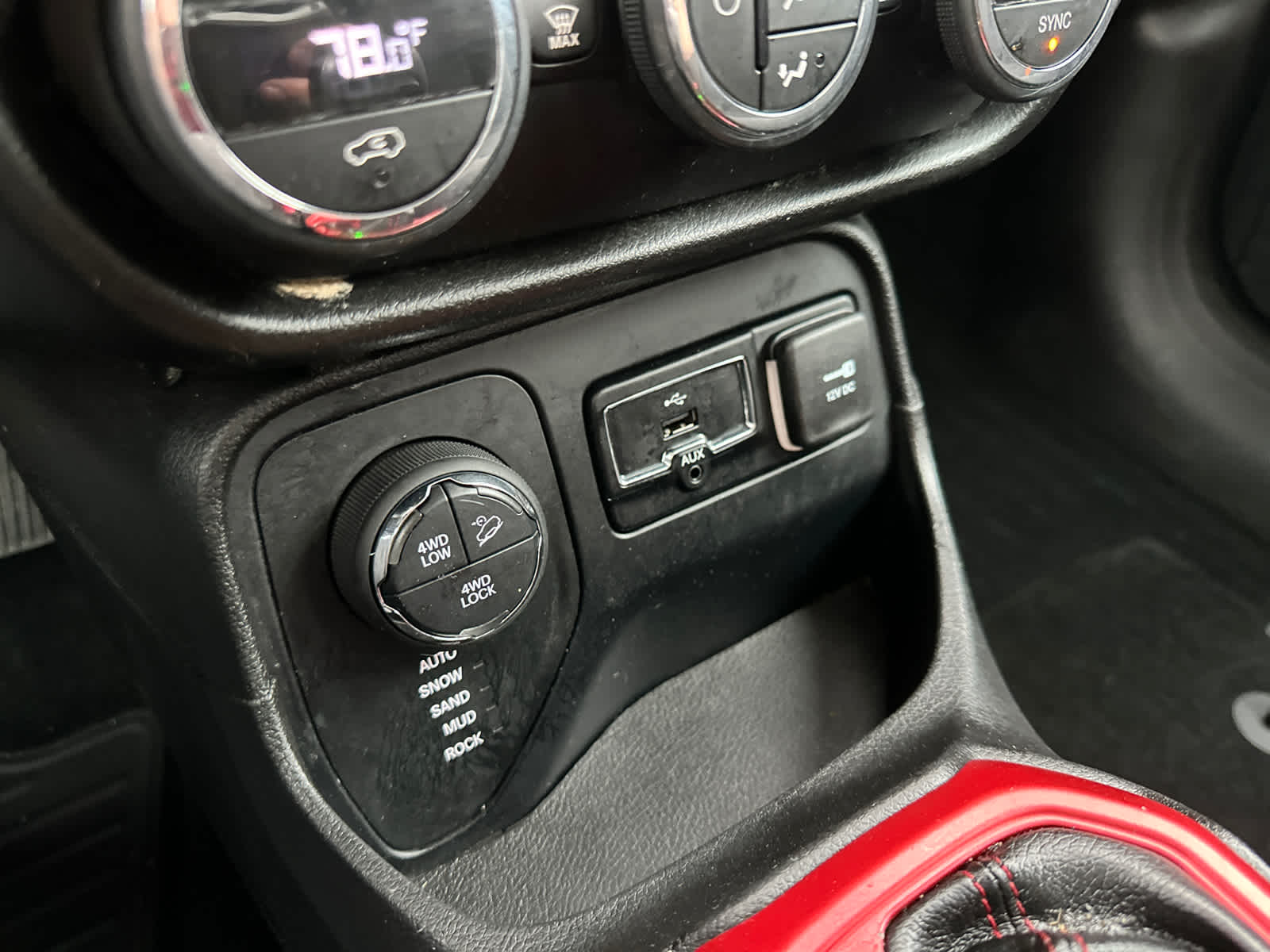 Thumbnail: 2015 Jeep Renegade - 28