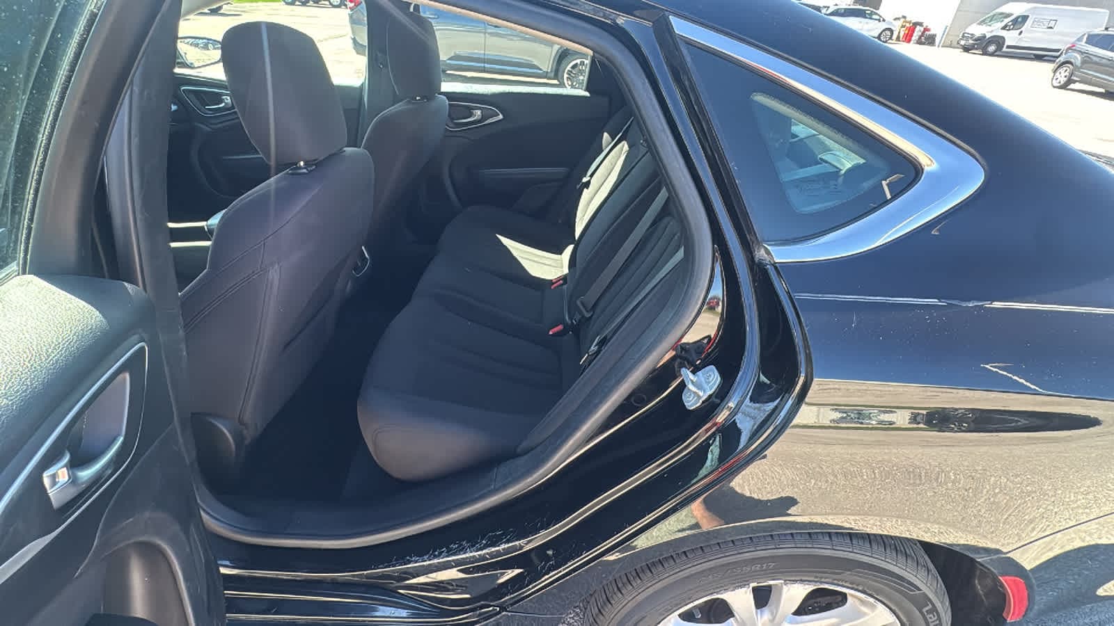 Thumbnail: 2015 Chrysler 200 - 14