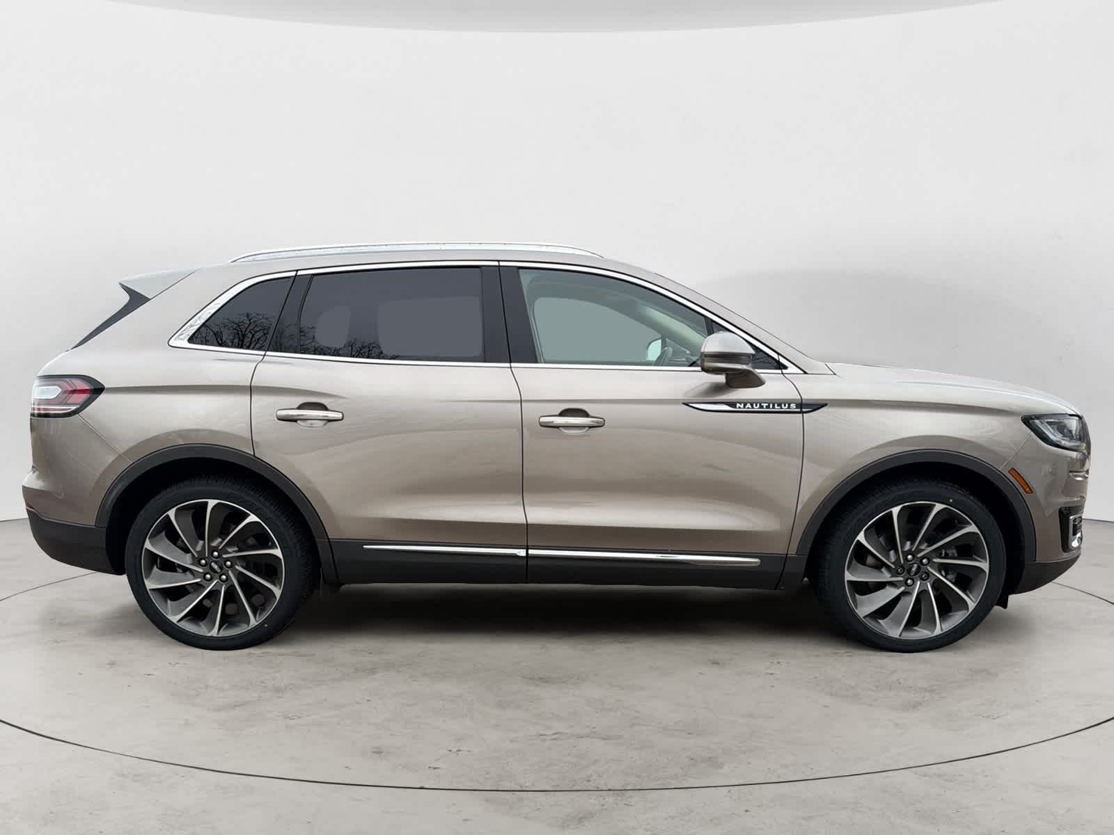 Thumbnail: 2019 Lincoln Nautilus - 5