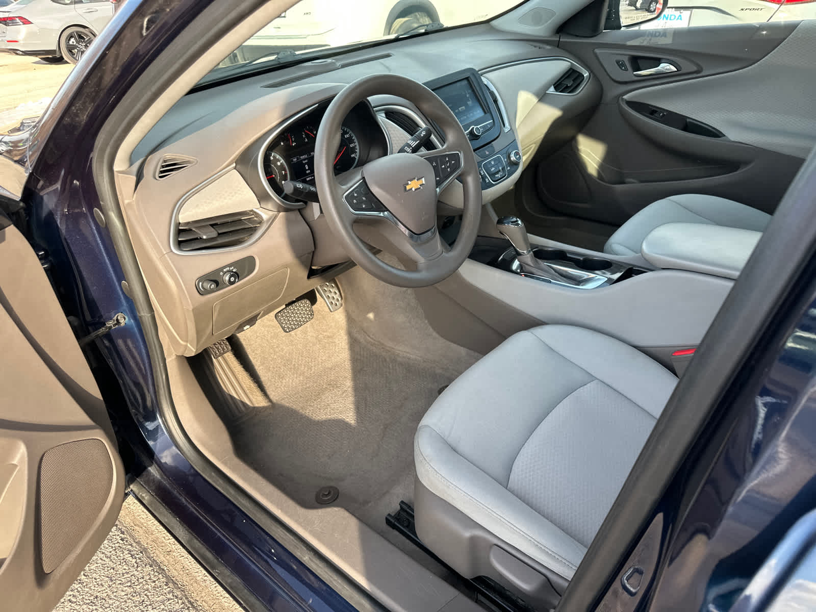 Thumbnail: 2016 Chevrolet Malibu - 14