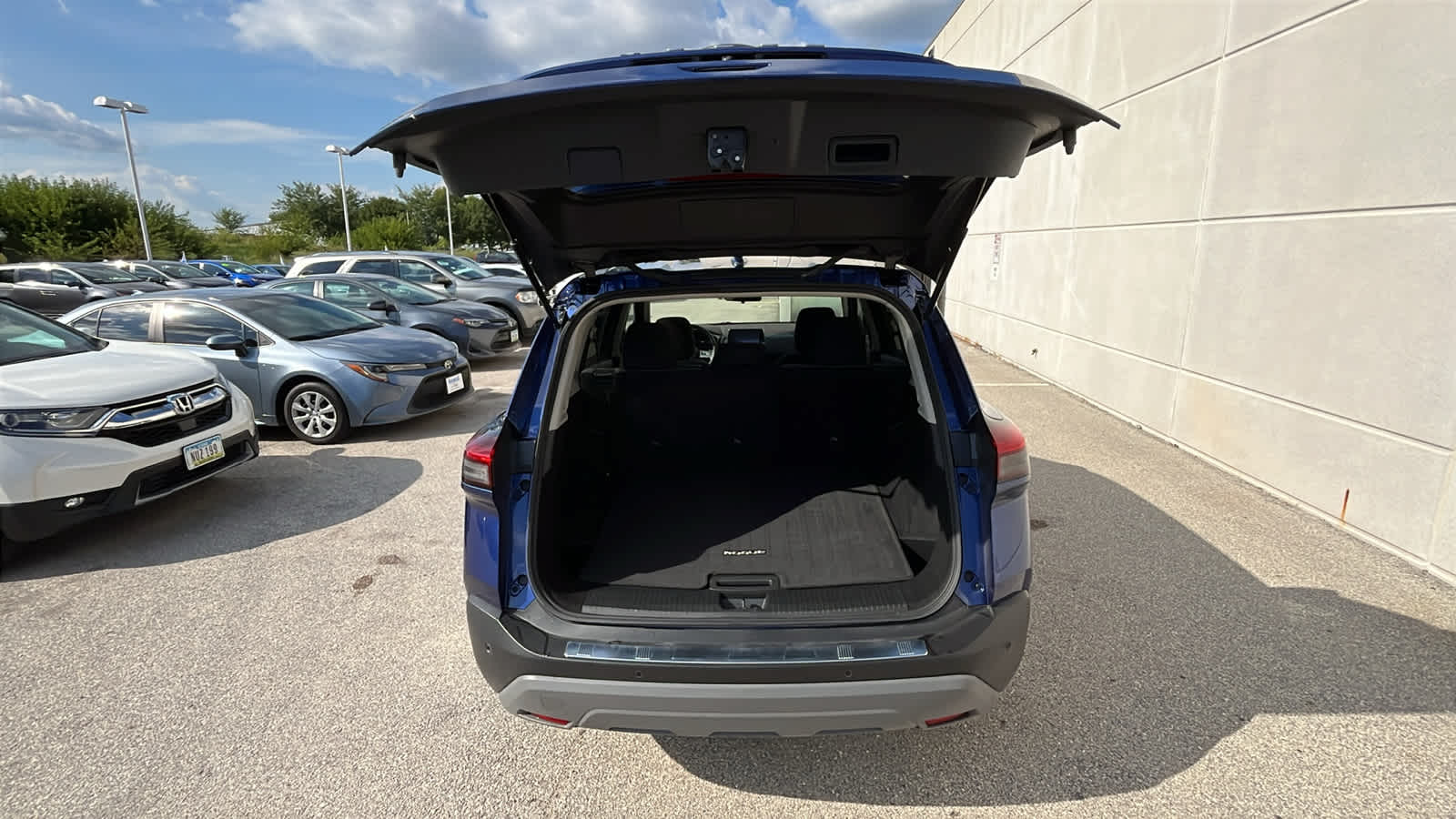 Thumbnail: 2023 Nissan Rogue - 10