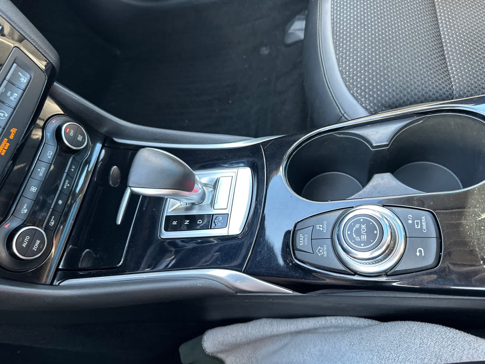 Thumbnail: 2019 INFINITI QX30 - 30