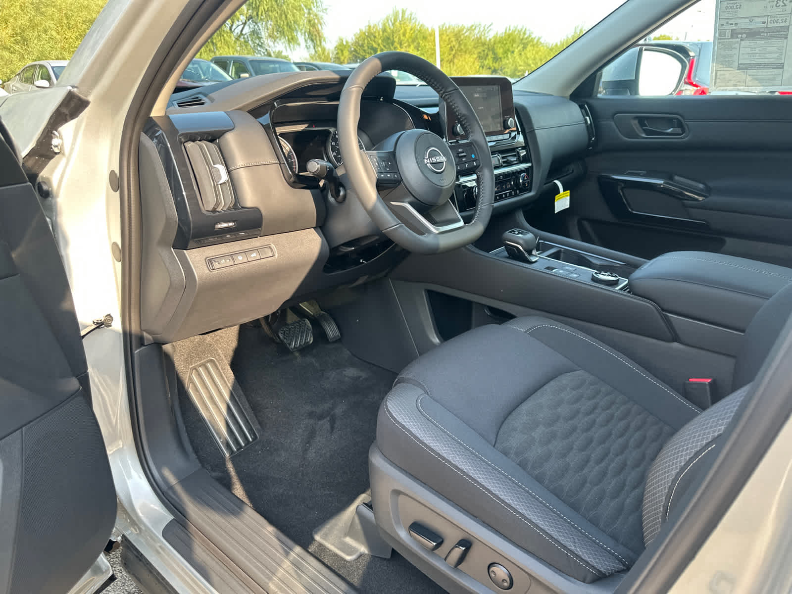 Thumbnail: 2025 Nissan Pathfinder - 17