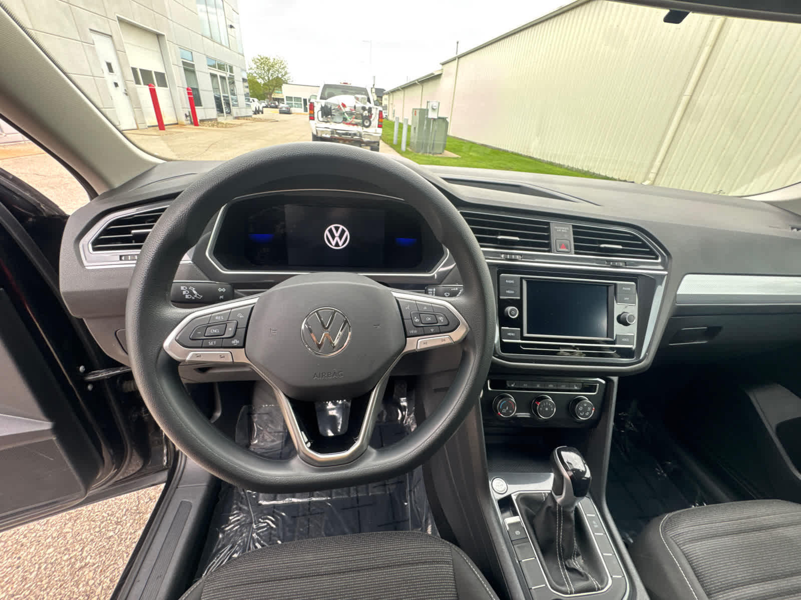 Thumbnail: 2022 Volkswagen Tiguan - 19