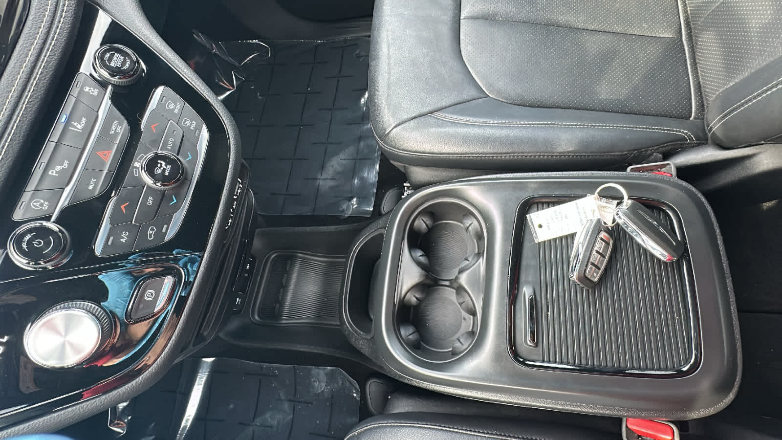 Thumbnail: 2021 Chrysler Pacifica - 22