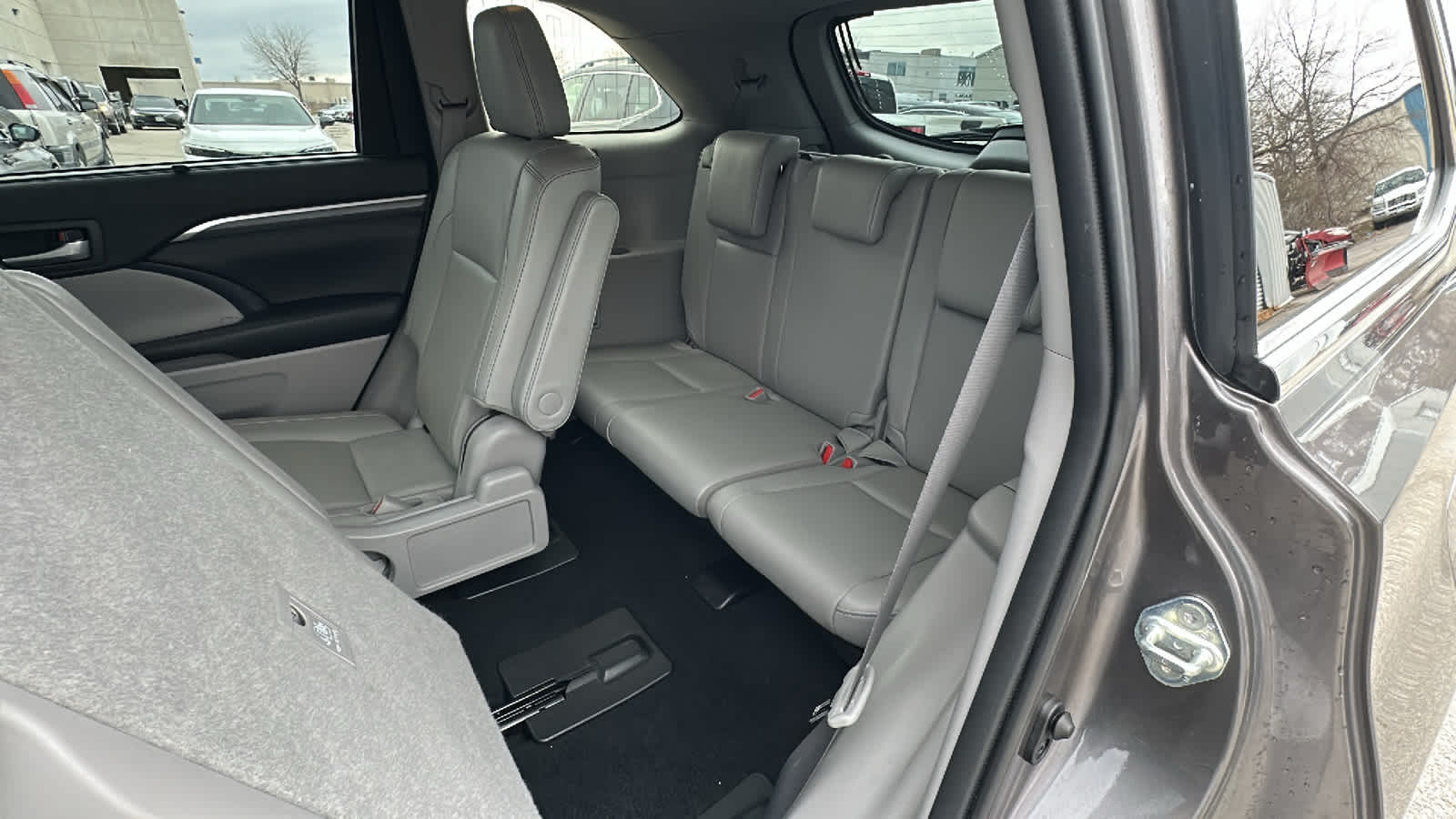 Thumbnail: 2019 Toyota Highlander - 15