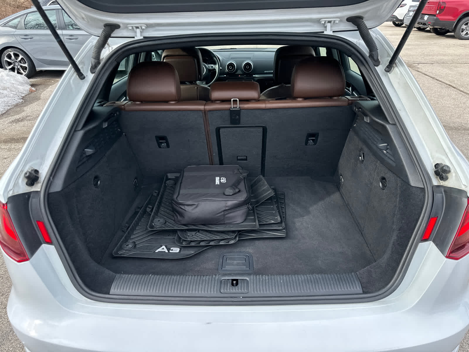 Thumbnail: 2016 Audi A3 e-tron - 12