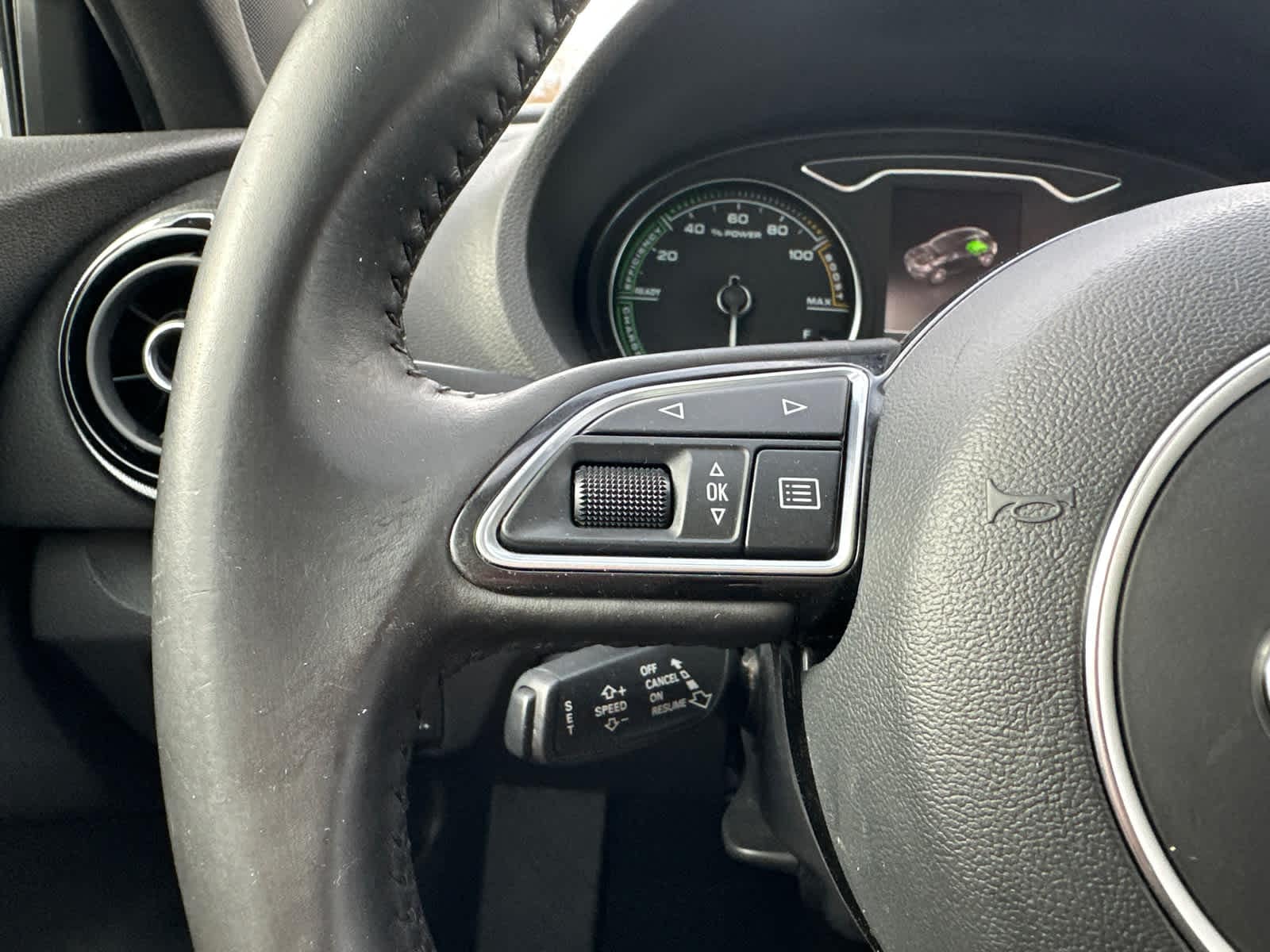 Thumbnail: 2016 Audi A3 e-tron - 23