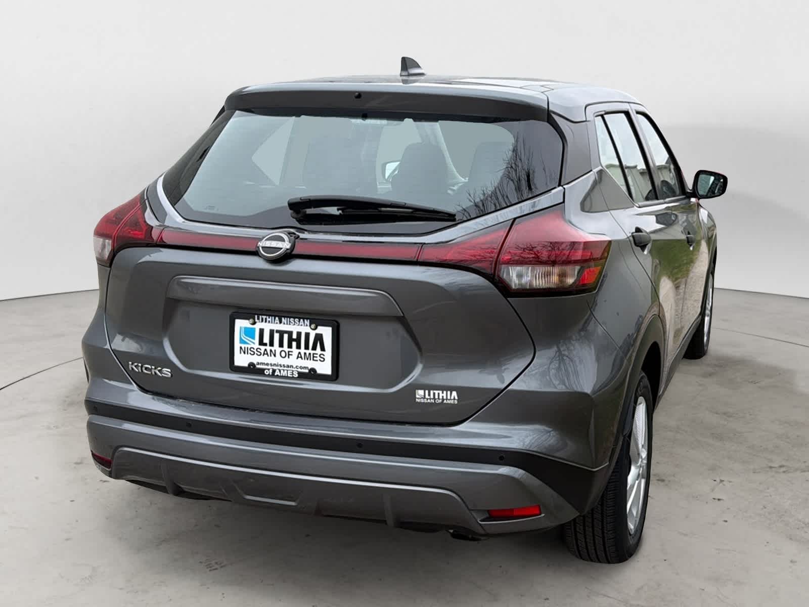 Thumbnail: 2023 Nissan Kicks - 4