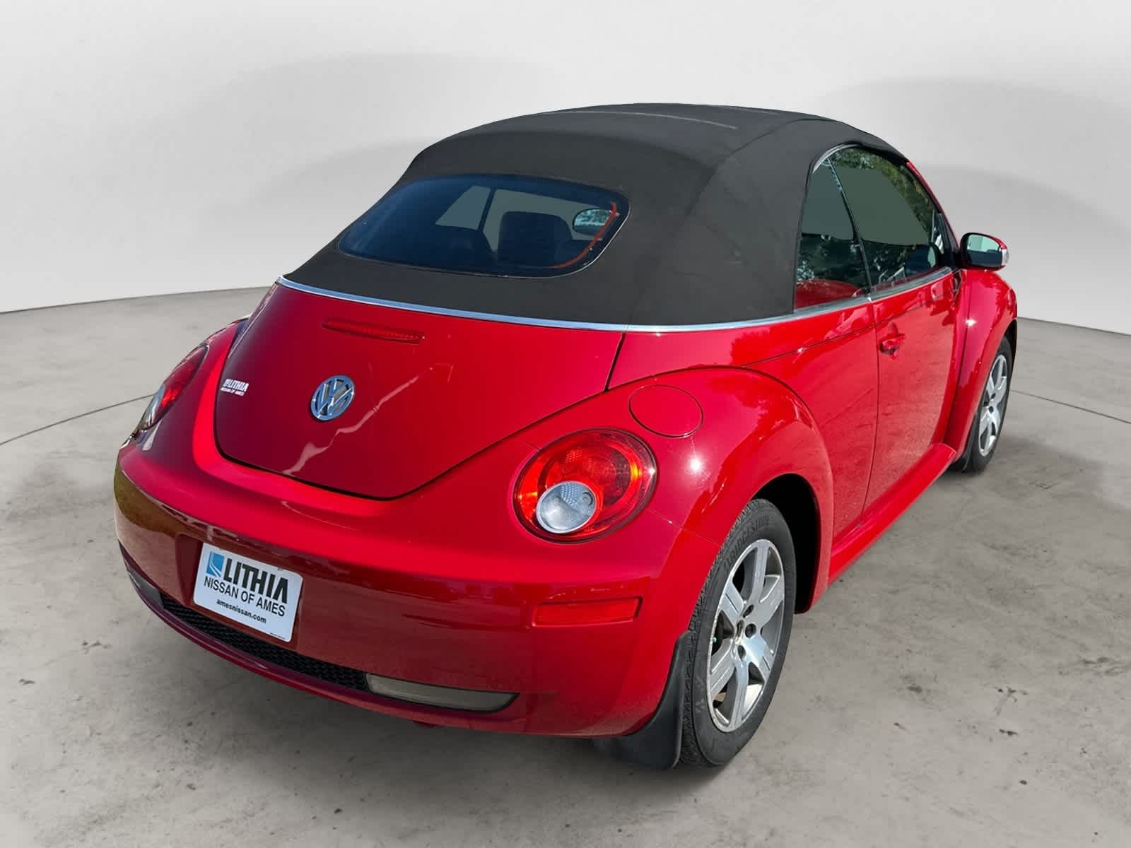 Thumbnail: 2006 Volkswagen New Beetle - 3