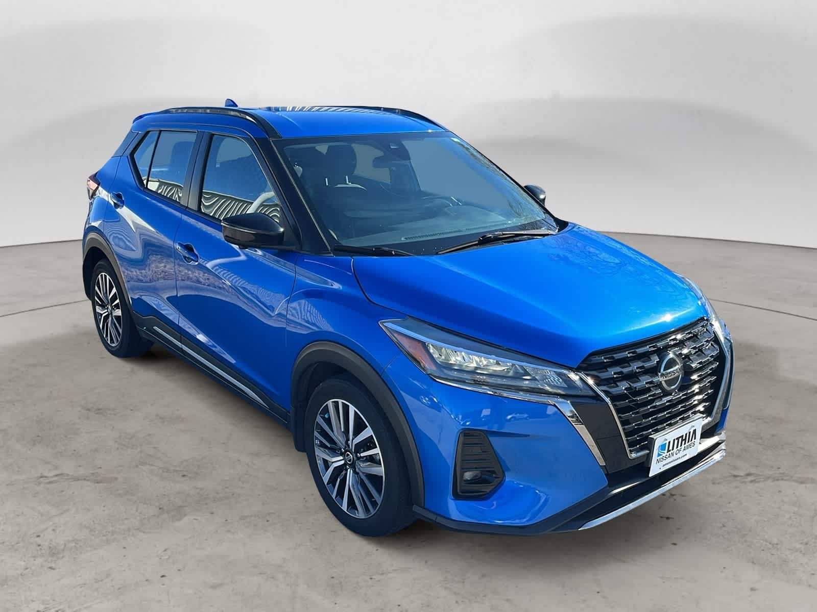 2021 Nissan Kicks SR photo 2