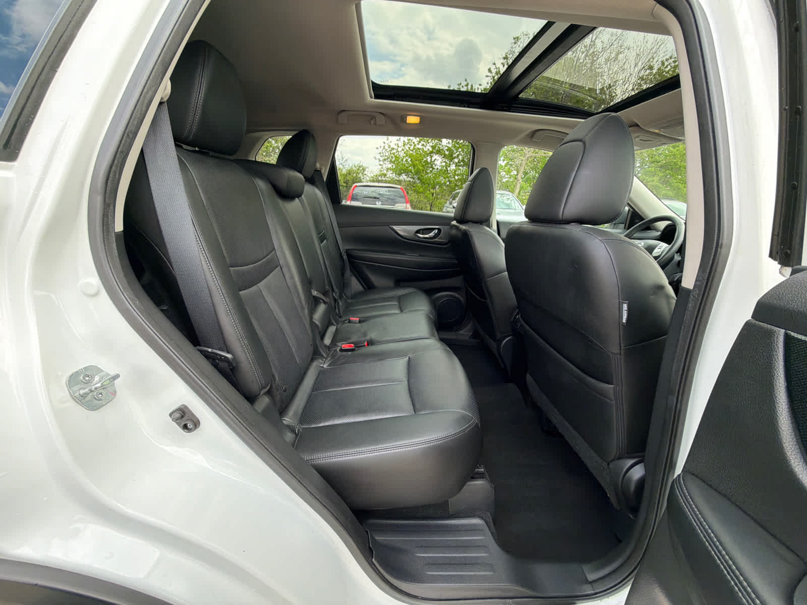Thumbnail: 2015 Nissan Rogue - 8