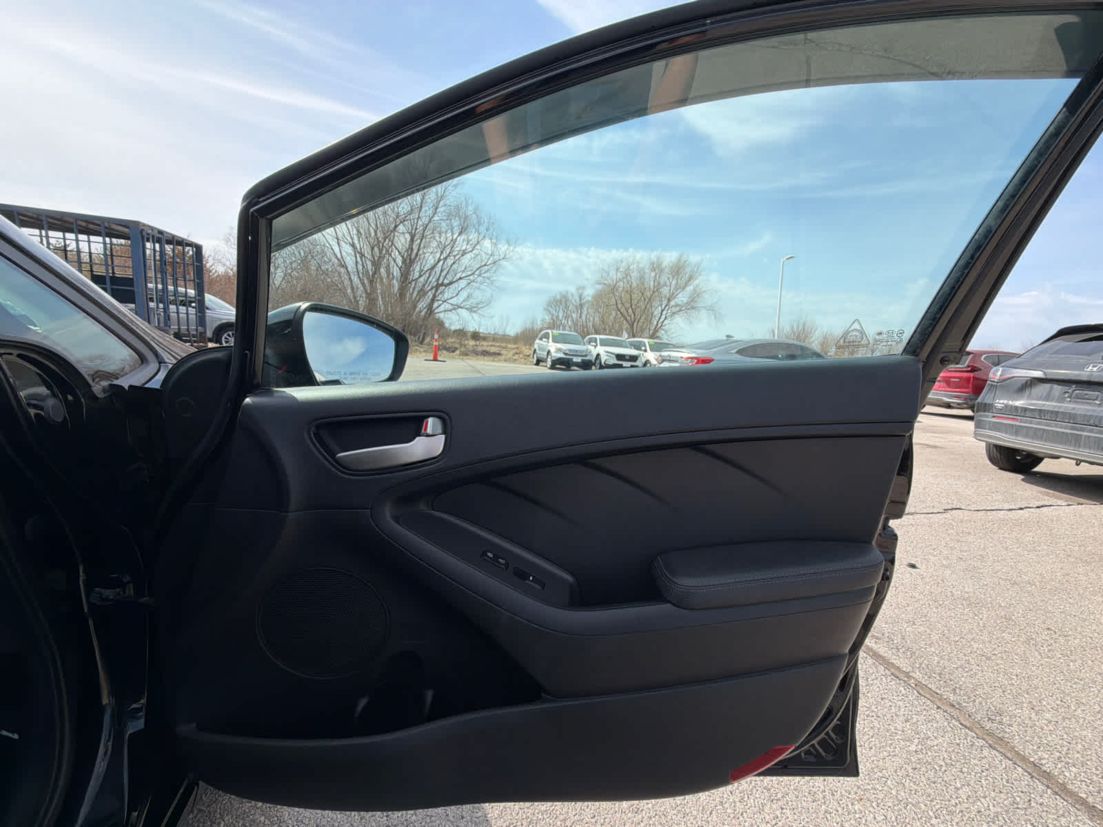 Thumbnail: 2017 Kia Forte - 8