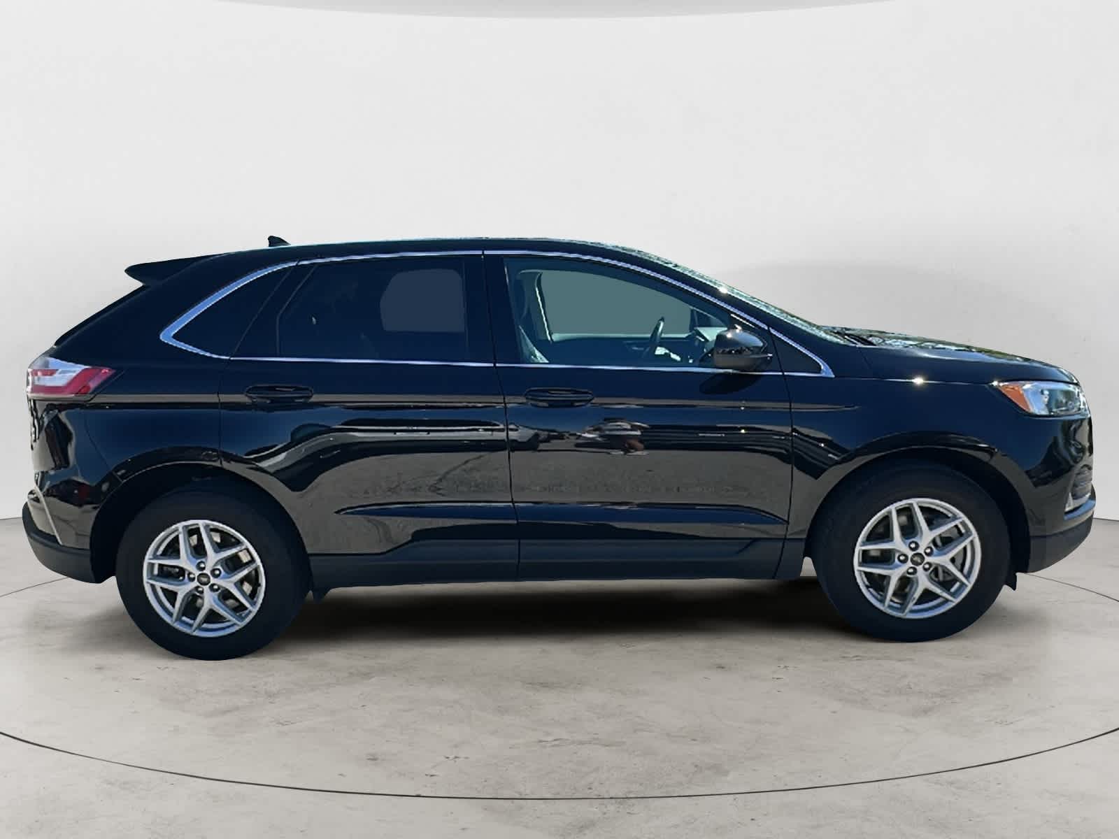 Thumbnail: 2023 Ford Edge - 3