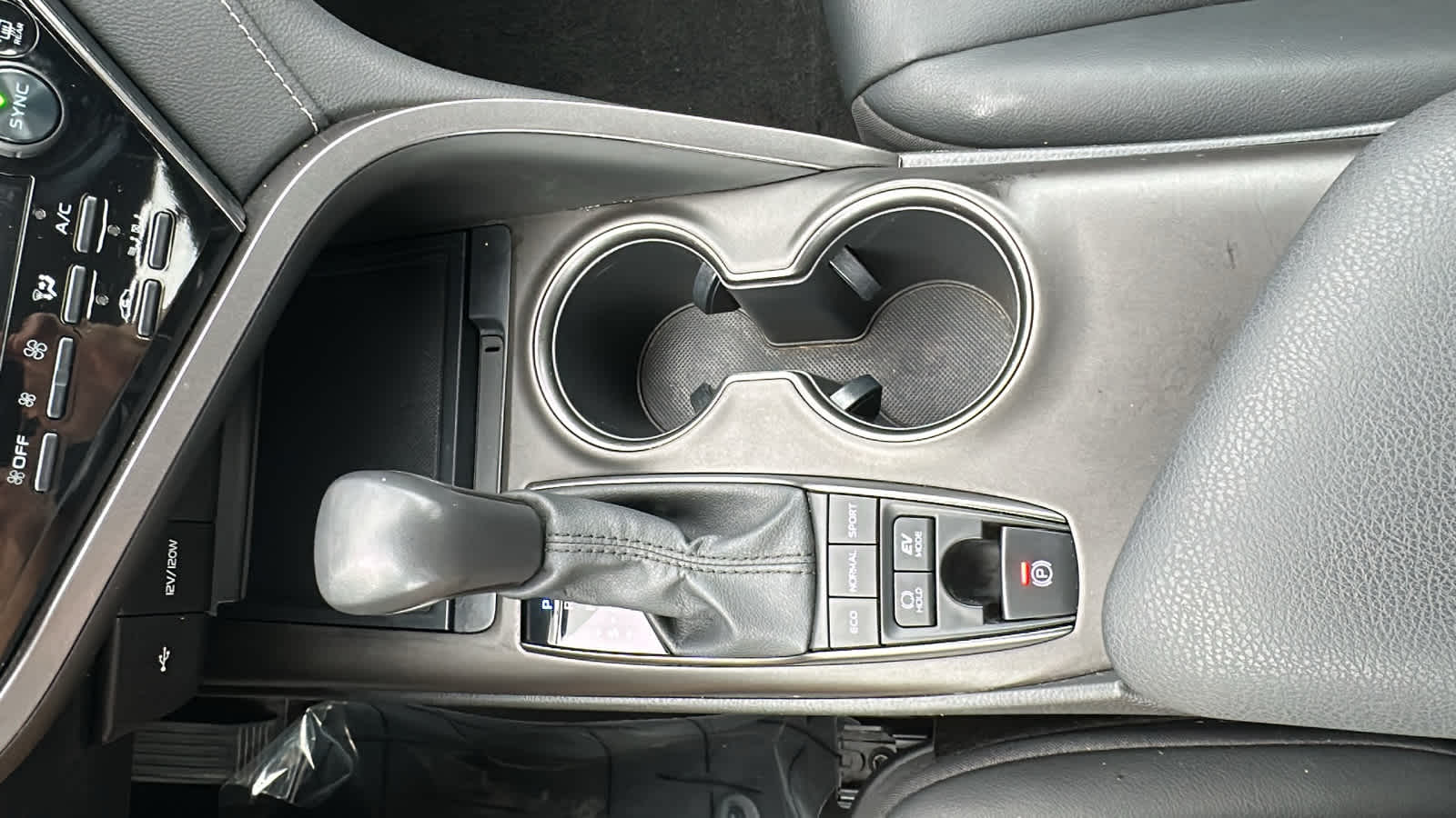 Thumbnail: 2021 Toyota Camry - 22