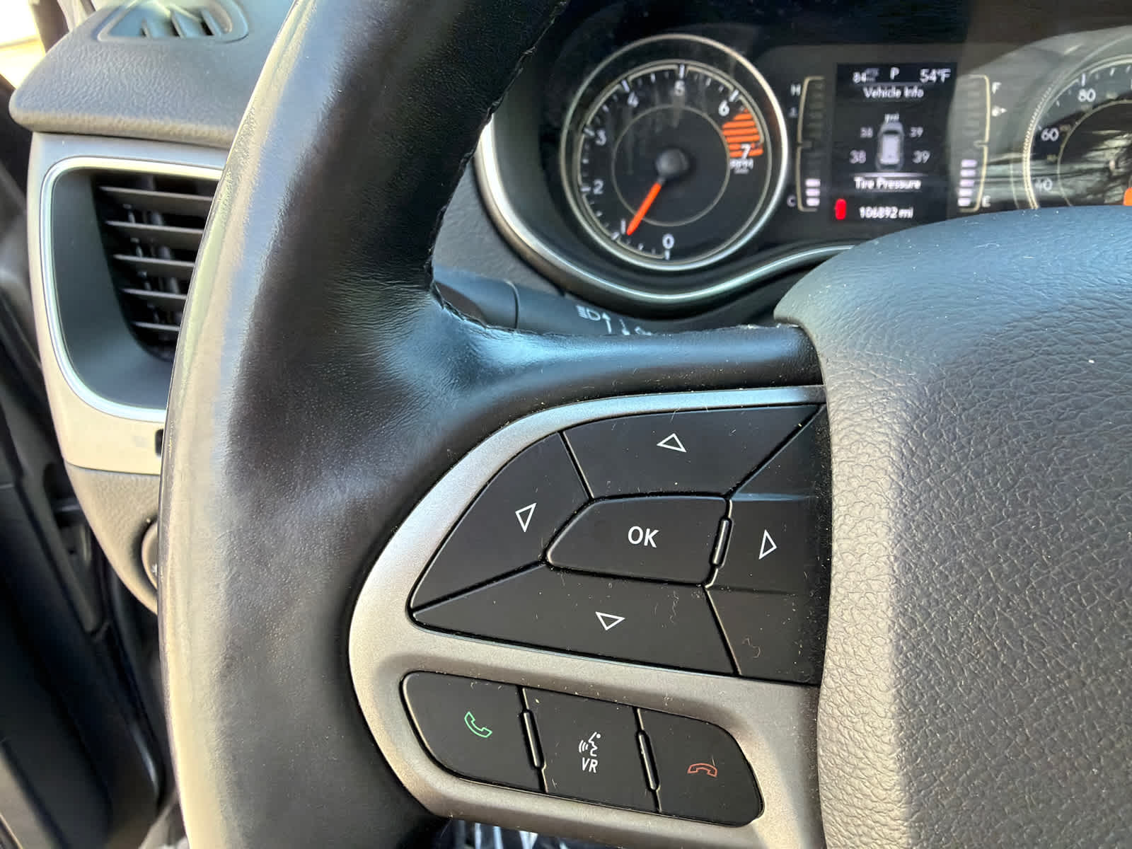 Thumbnail: 2019 Jeep Cherokee - 20