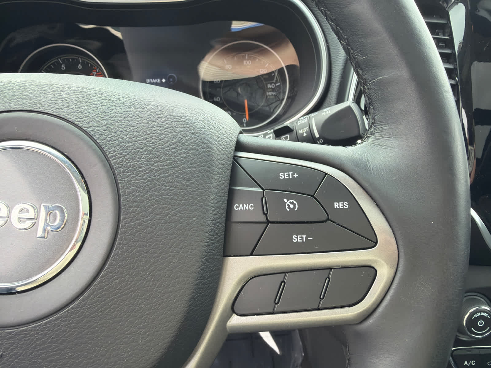 Thumbnail: 2019 Jeep Cherokee - 22