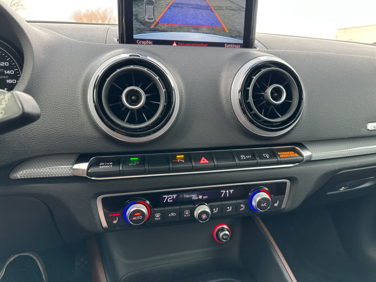 Thumbnail: 2016 Audi A3 e-tron - 27