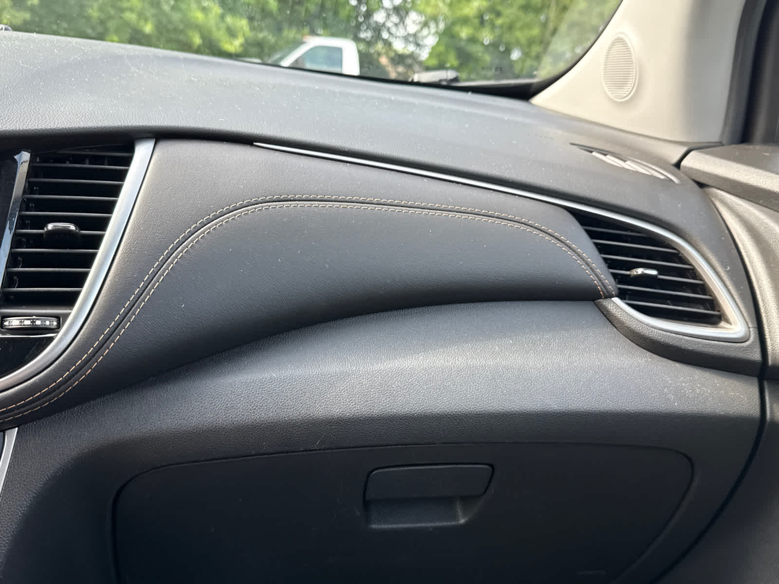 Thumbnail: 2022 Chevrolet Trax - 23