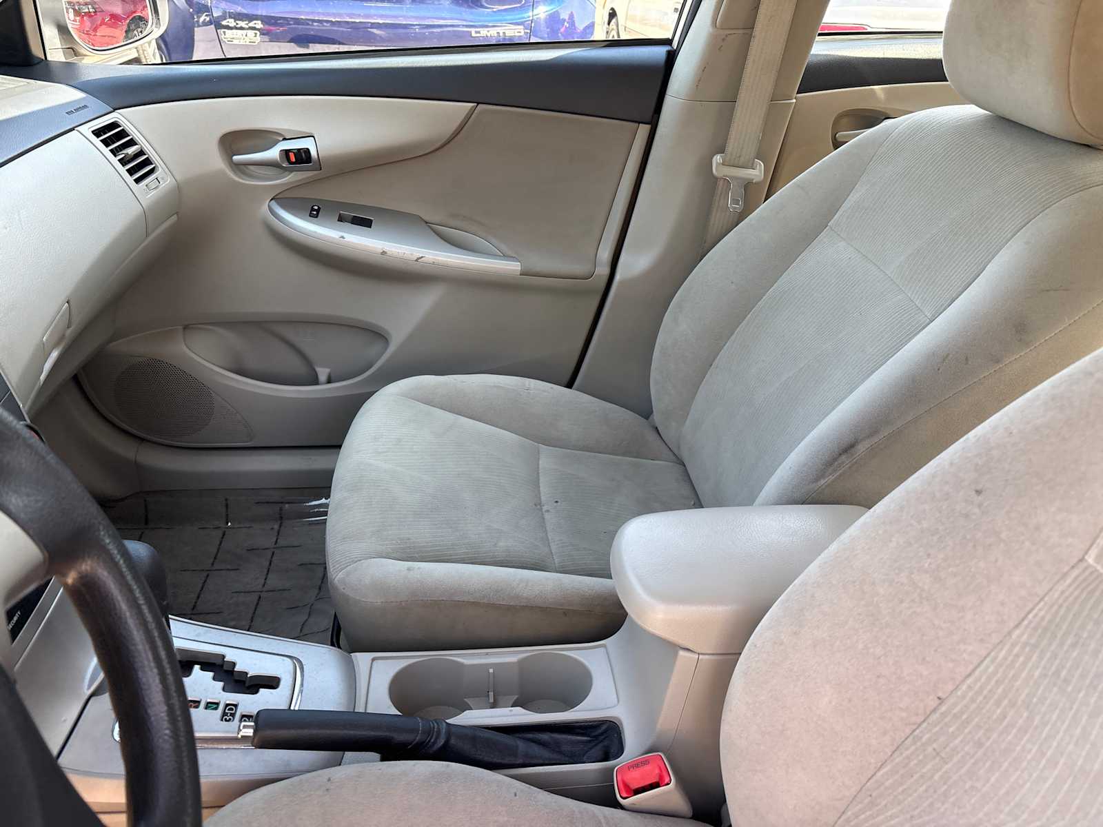 Thumbnail: 2012 Toyota Corolla - 10