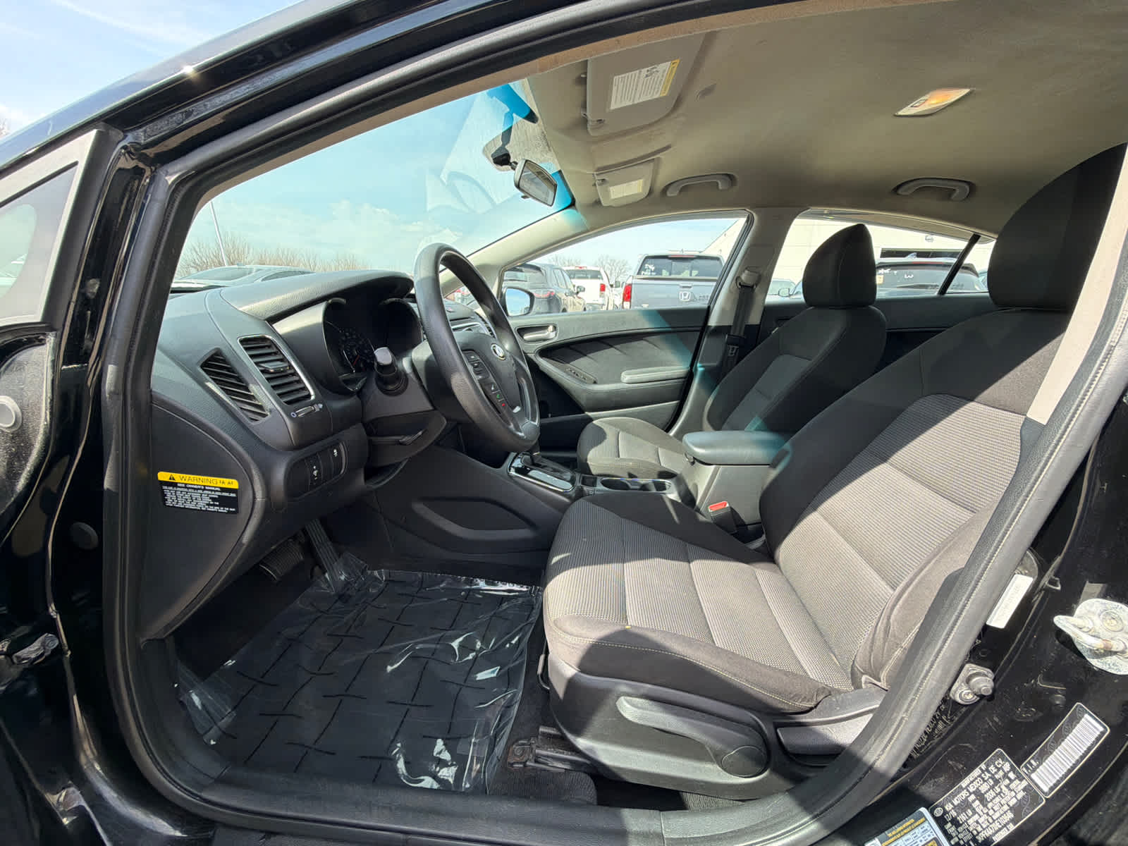 Thumbnail: 2017 Kia Forte - 17