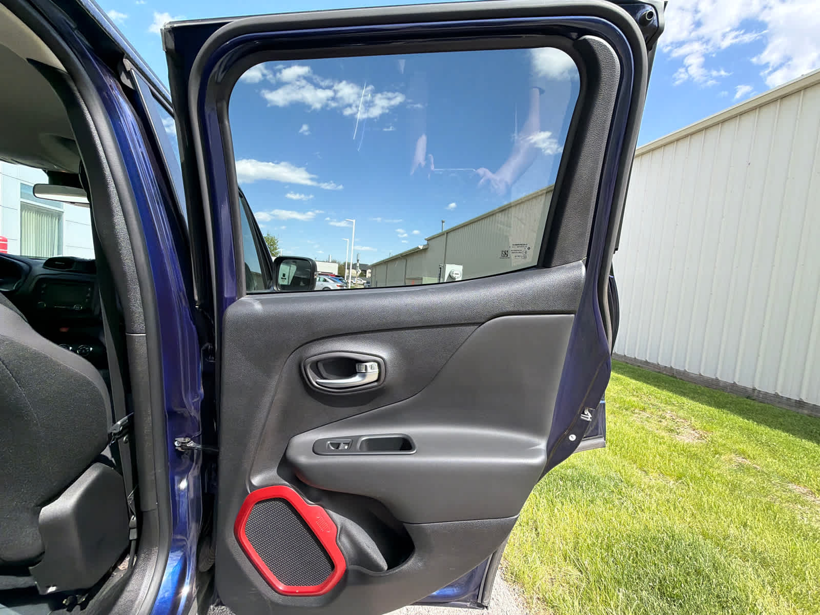 Thumbnail: 2017 Jeep Renegade - 9