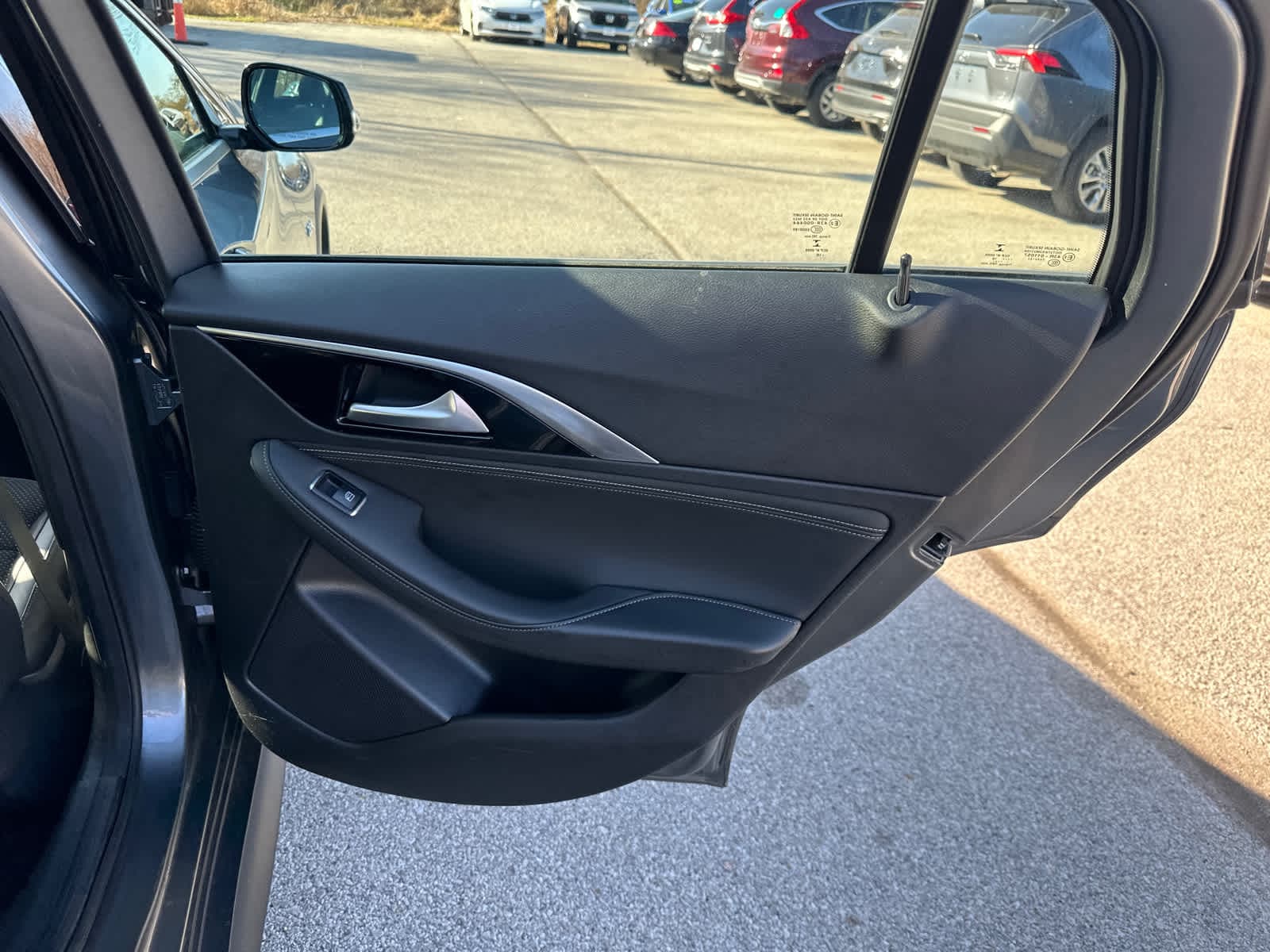 Thumbnail: 2019 INFINITI QX30 - 10