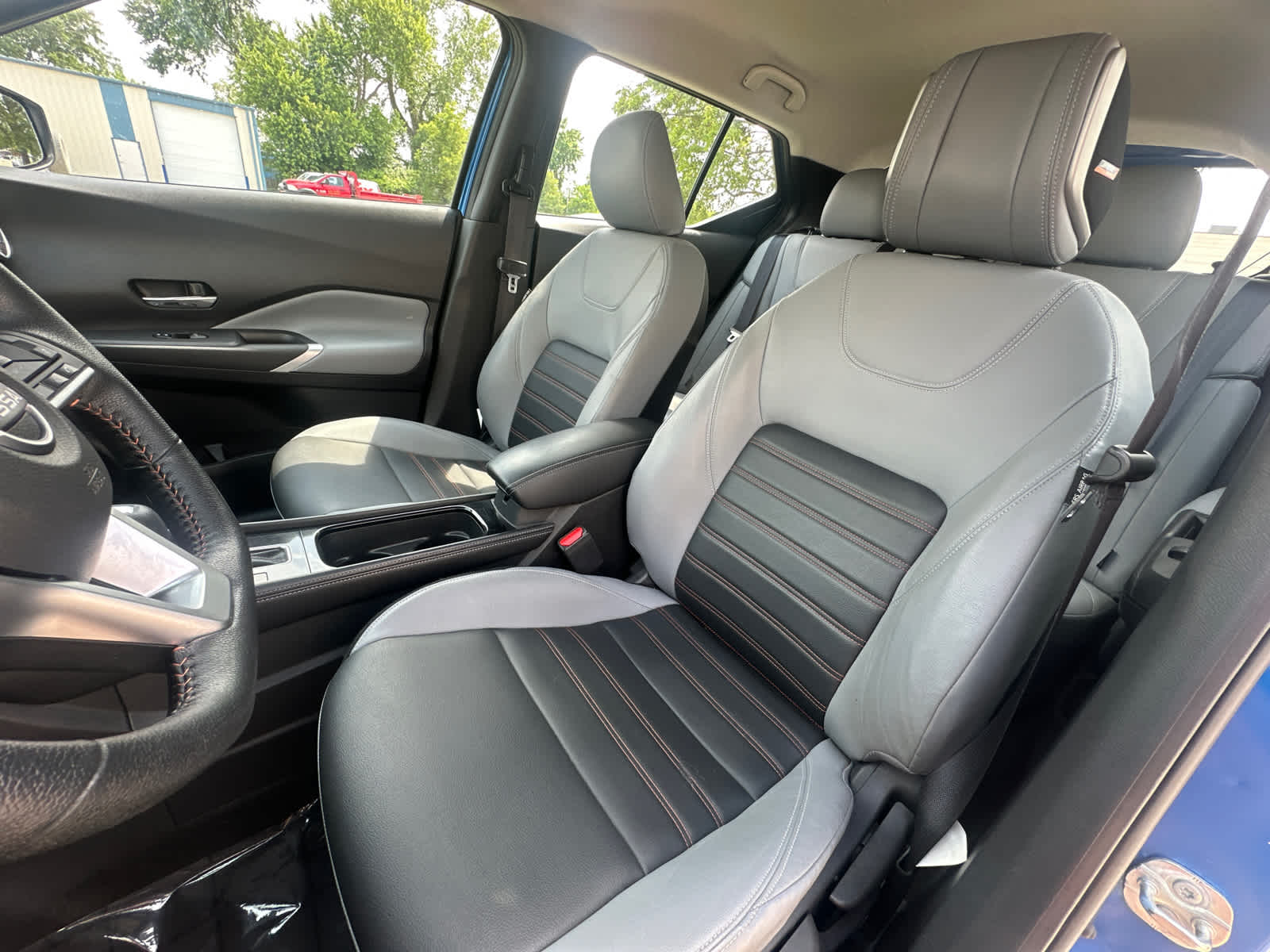 2022 Nissan Kicks SR 25