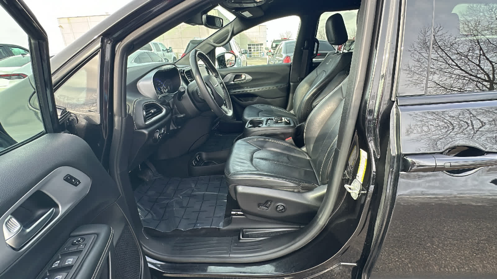 Thumbnail: 2021 Chrysler Pacifica - 15