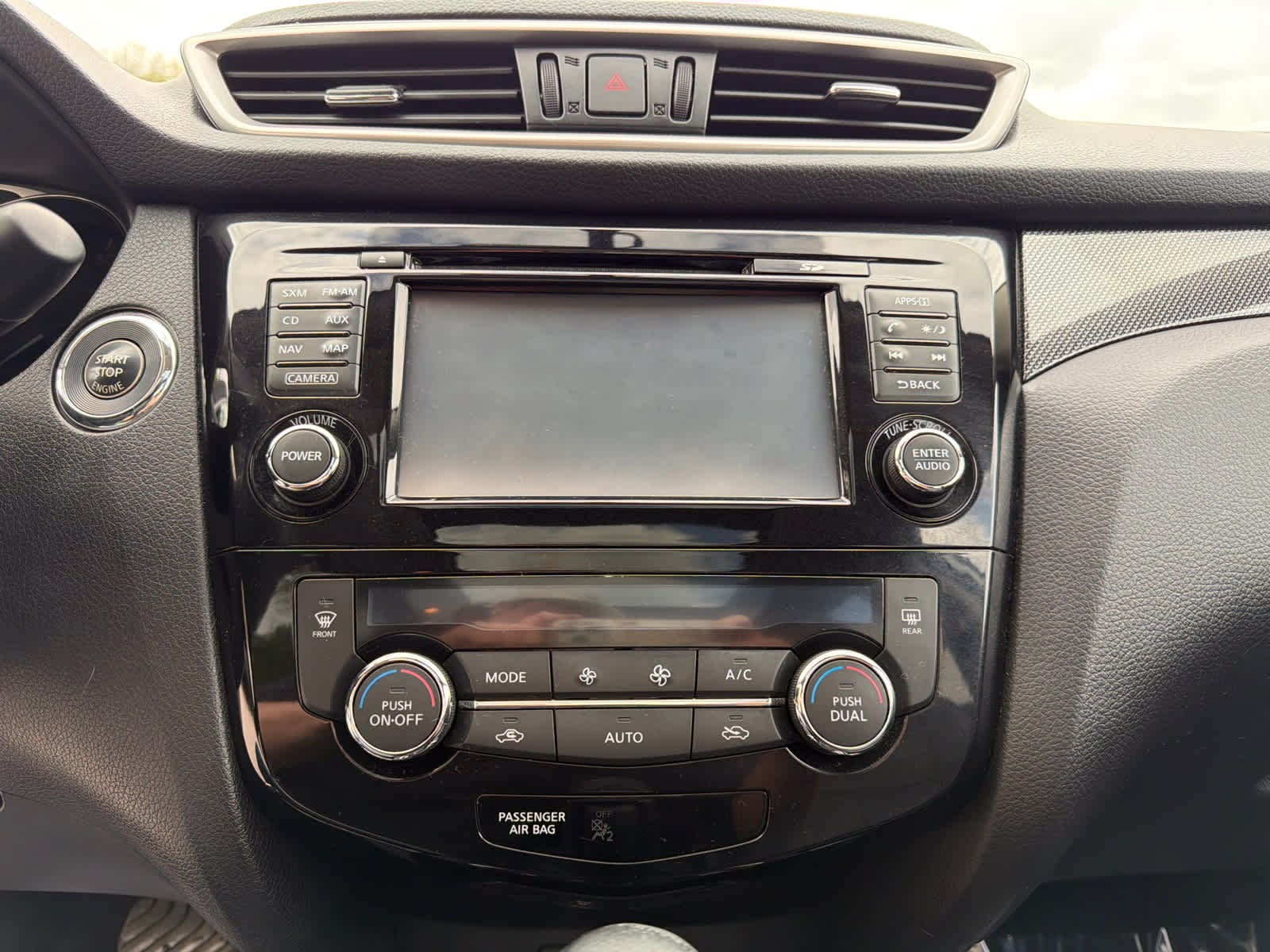 Thumbnail: 2015 Nissan Rogue - 24