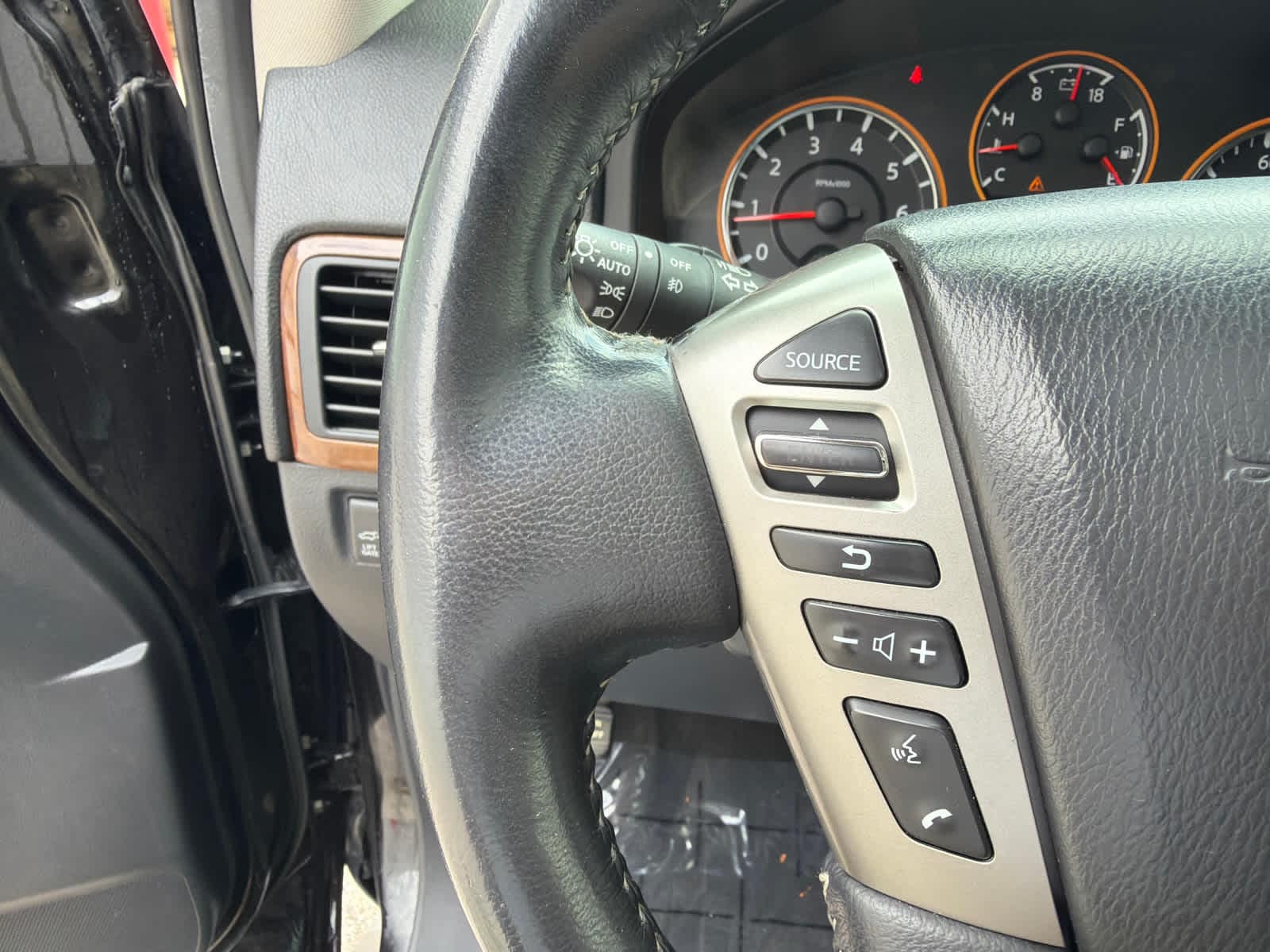 Thumbnail: 2013 Nissan Armada - 23