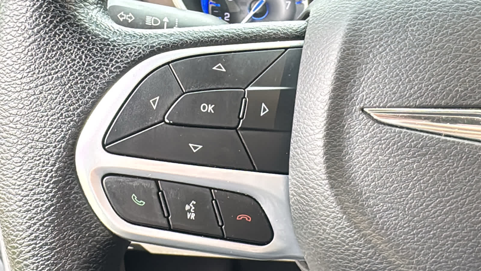 Thumbnail: 2021 Chrysler Voyager - 24