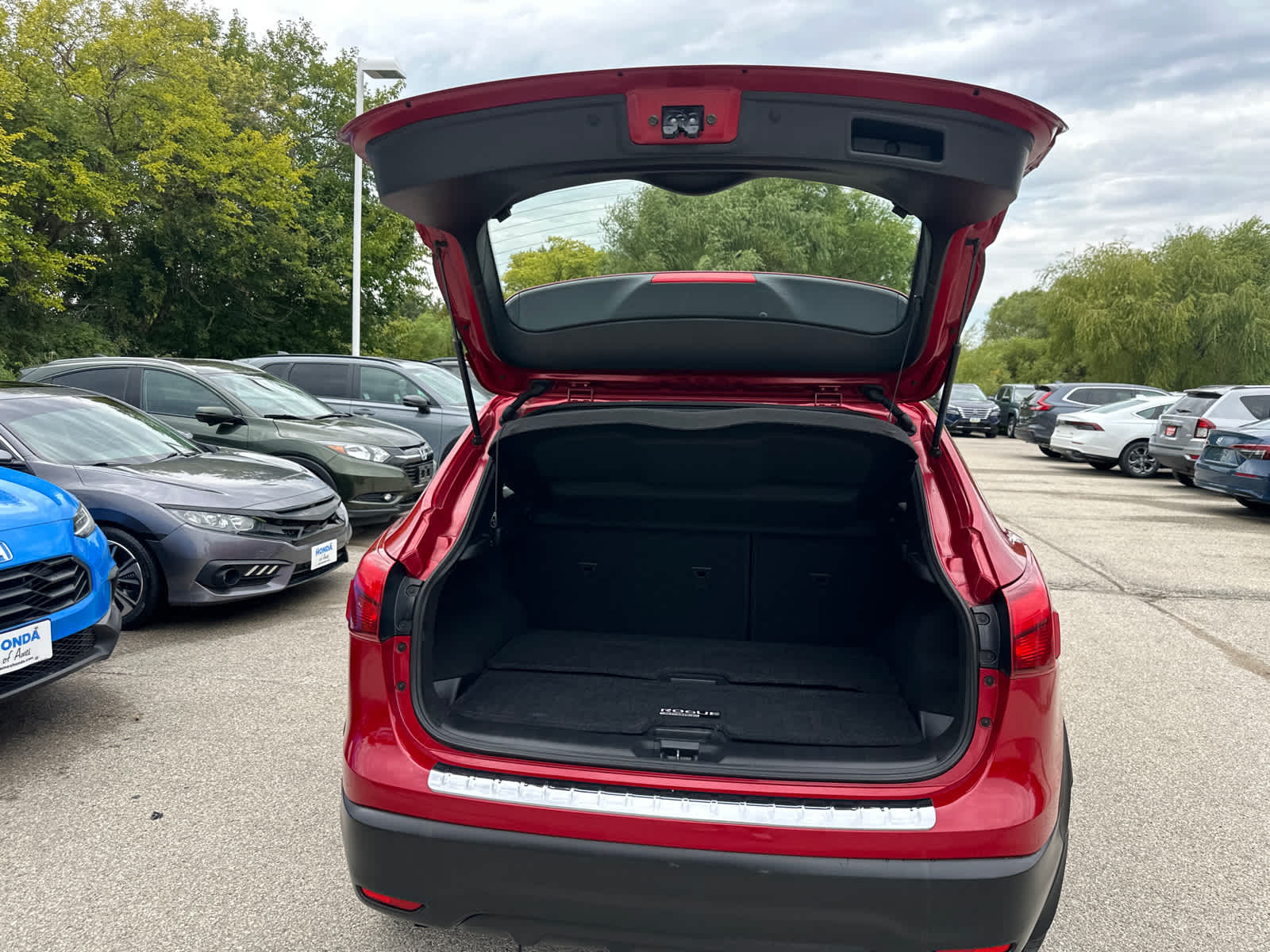 Thumbnail: 2018 Nissan Rogue Sport - 9
