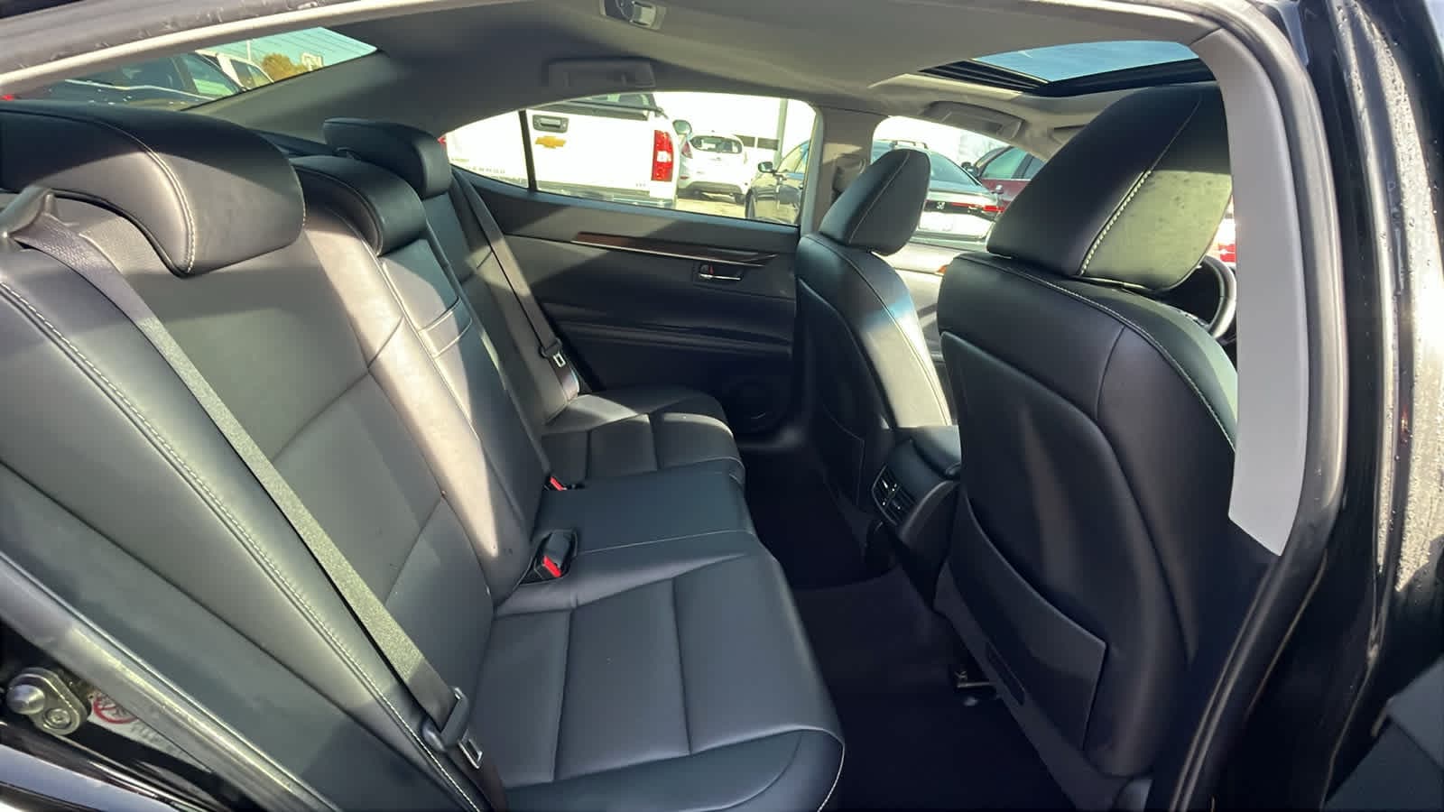 Thumbnail: 2014 Lexus ES - 10