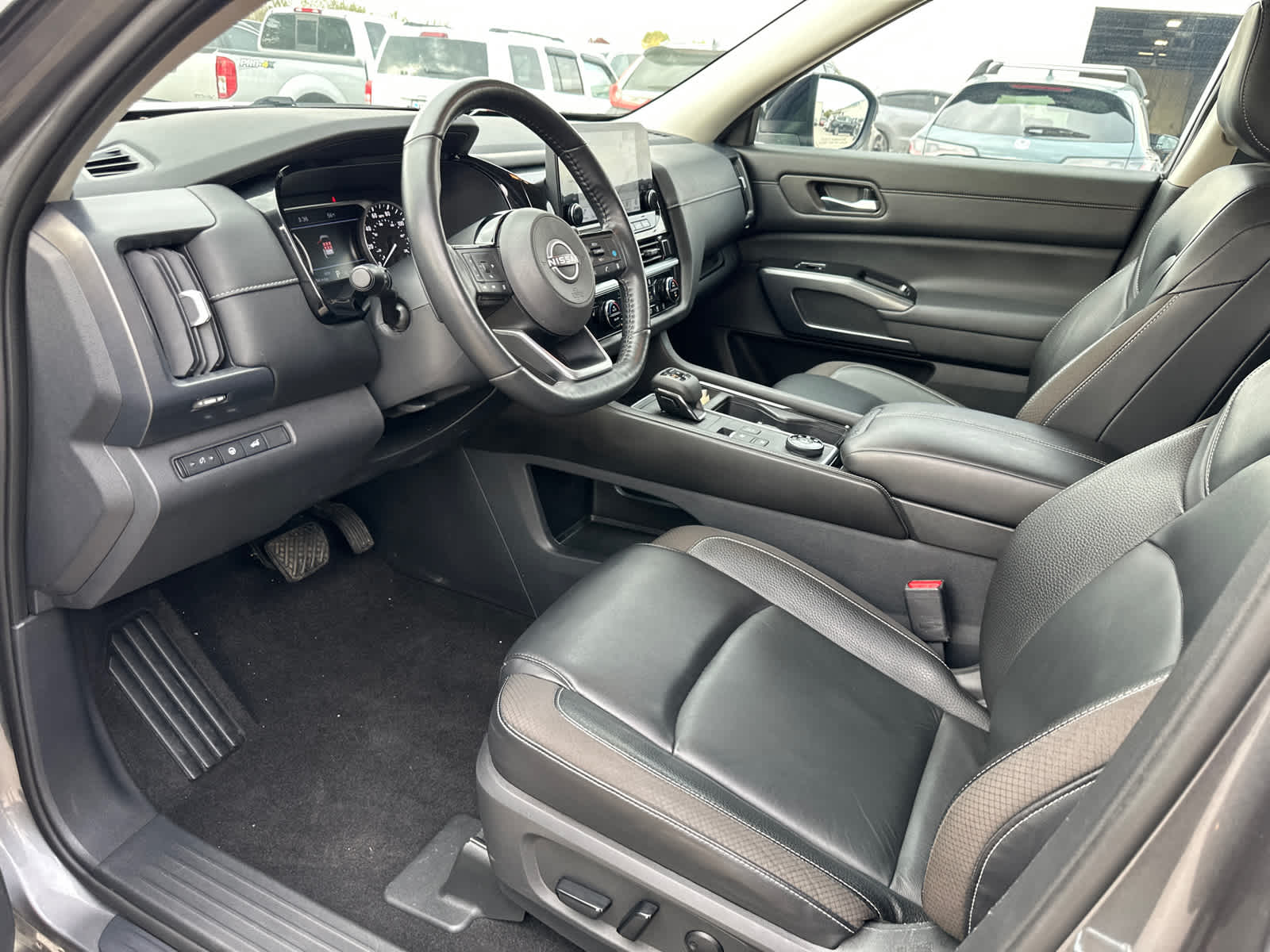 Thumbnail: 2022 Nissan Pathfinder - 18