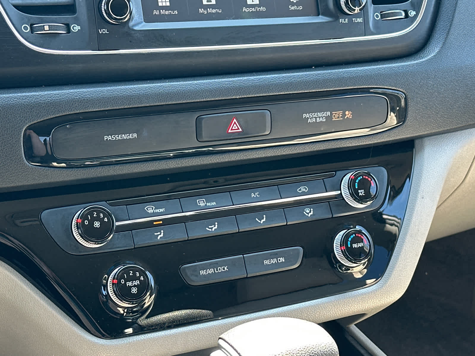 2021 Kia Sedona LX 16