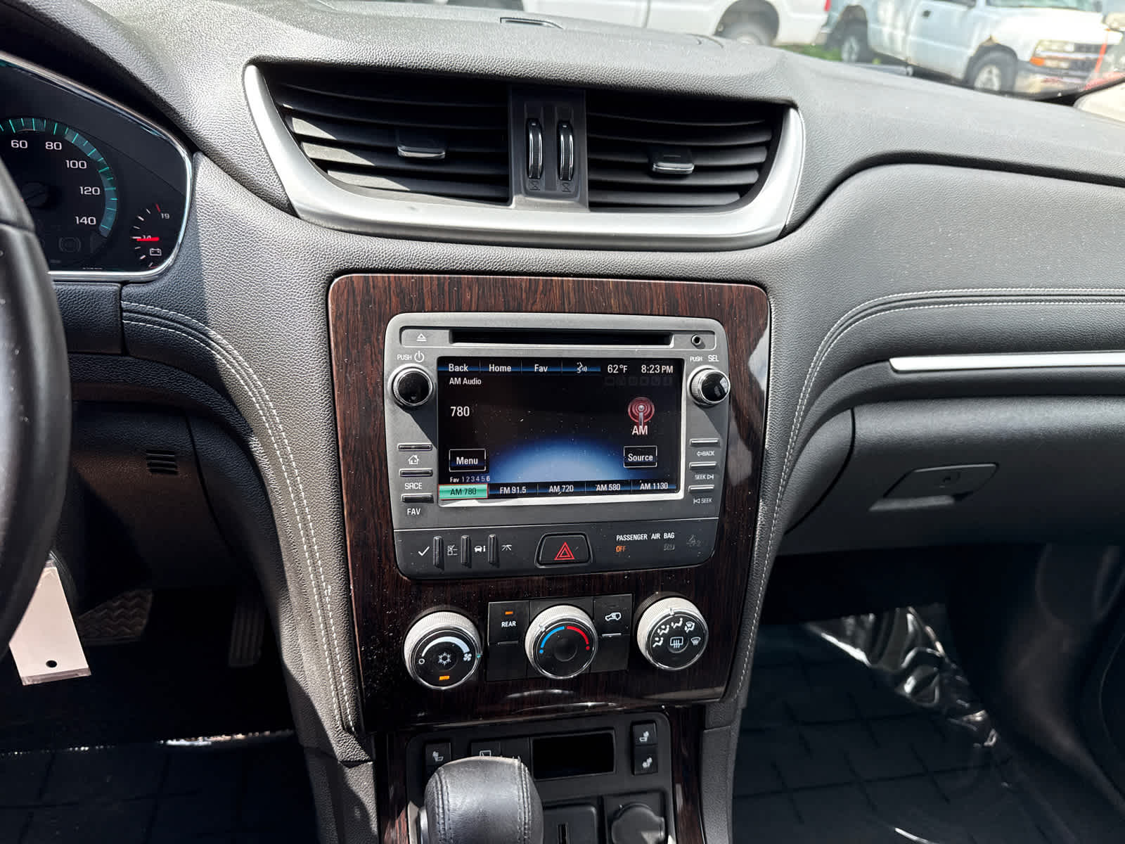 Thumbnail: 2017 Chevrolet Traverse - 19