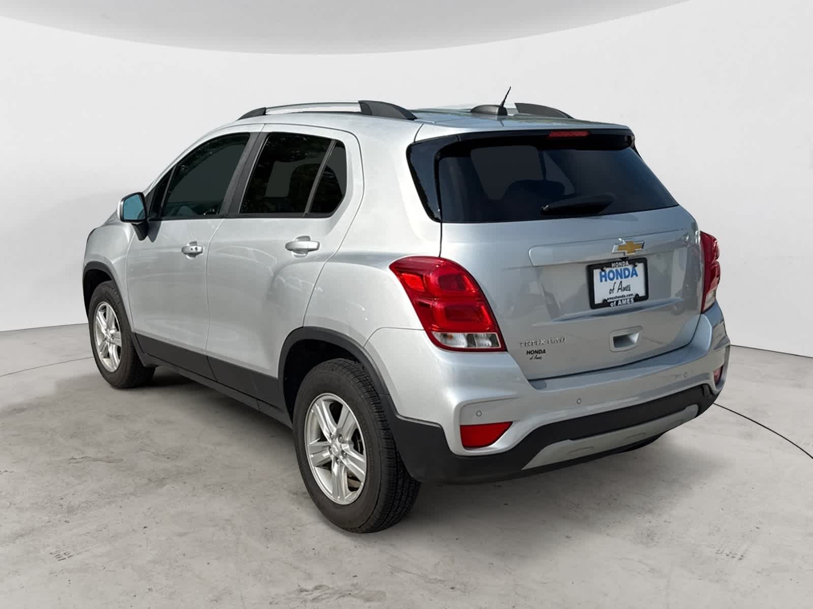 Thumbnail: 2022 Chevrolet Trax - 3