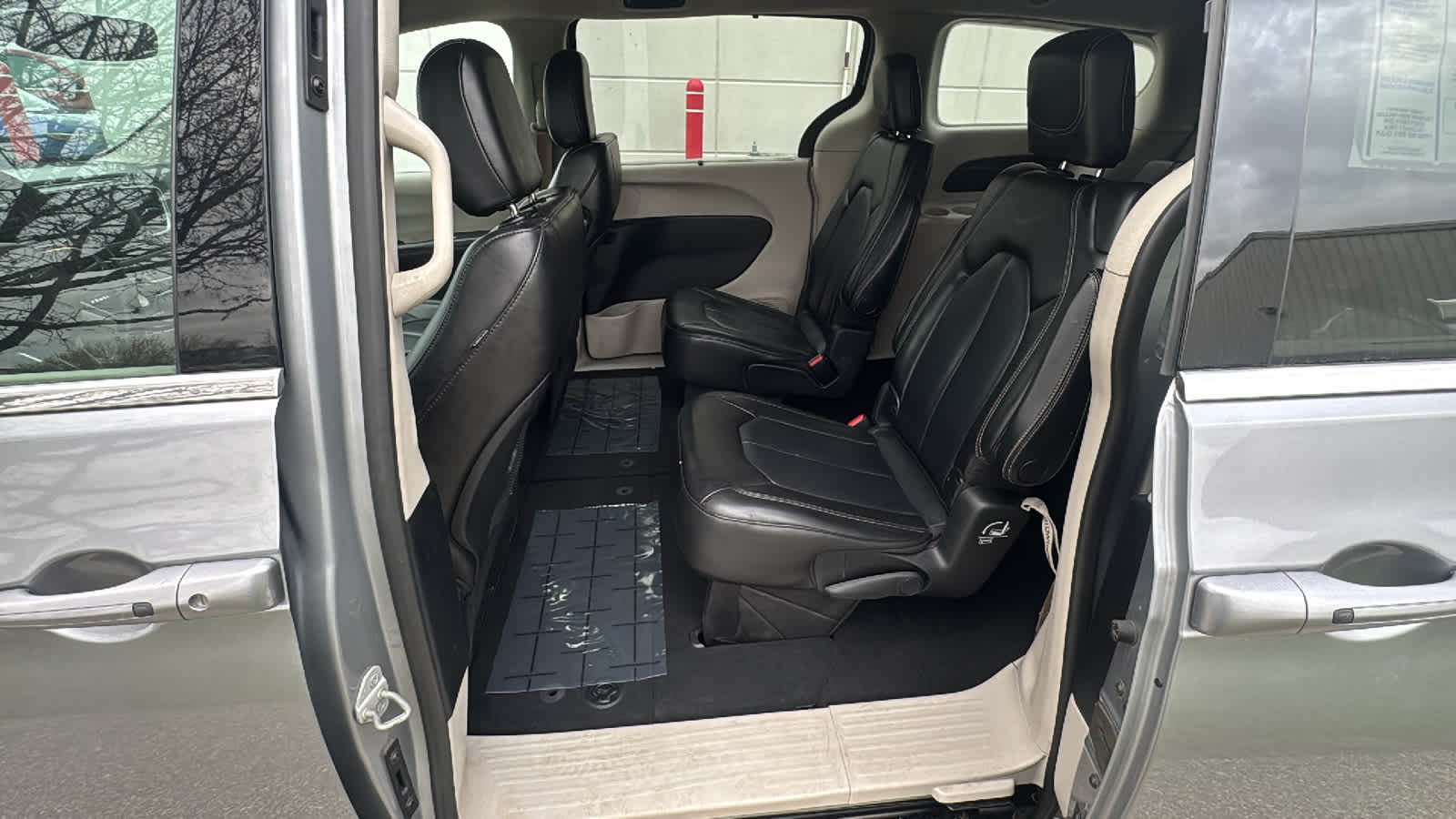 Thumbnail: 2021 Chrysler Voyager - 13