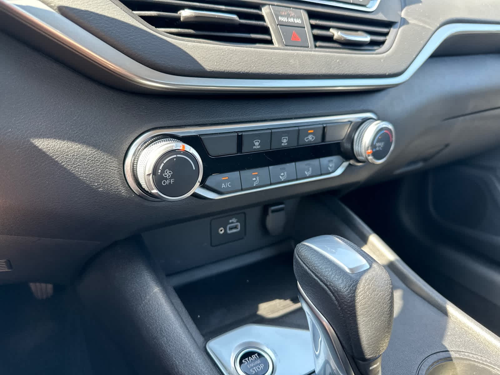 Thumbnail: 2022 Nissan Altima - 25