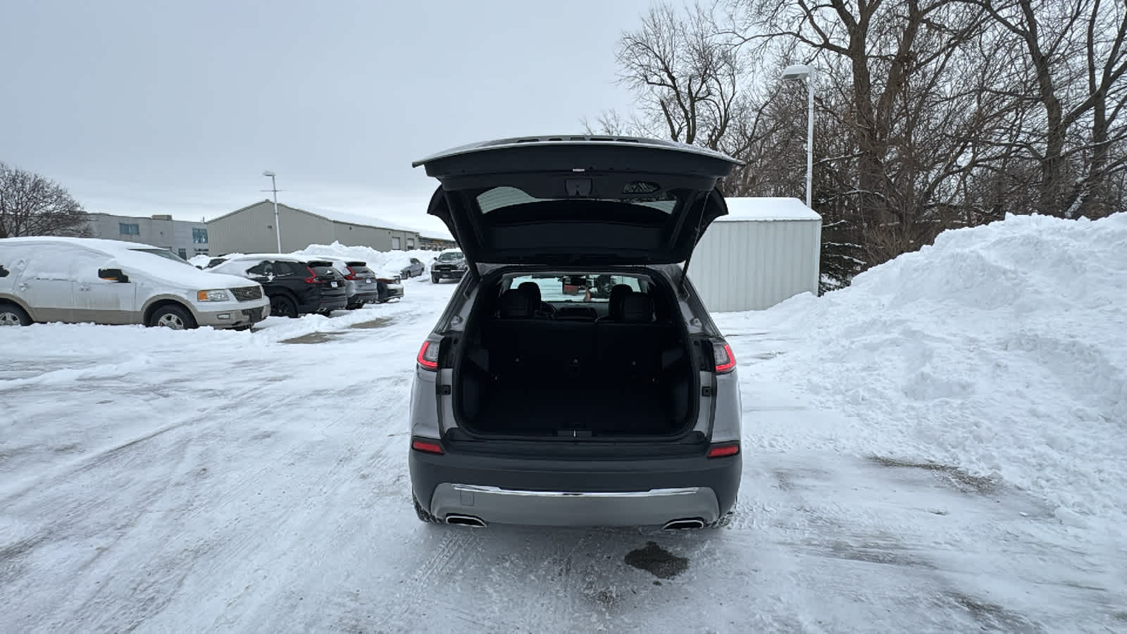 Thumbnail: 2019 Jeep Cherokee - 11