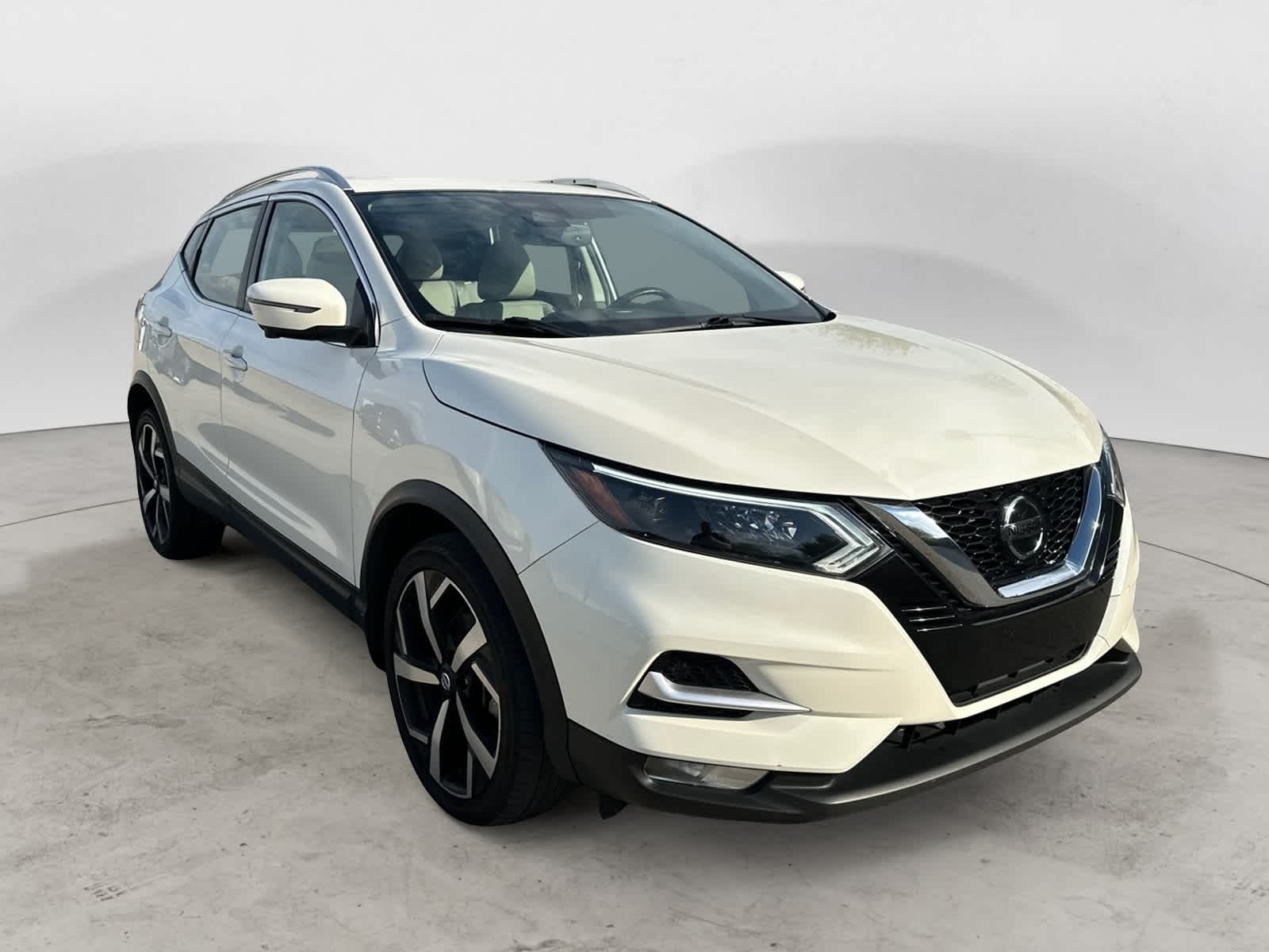 Thumbnail: 2022 Nissan Rogue Sport - 4