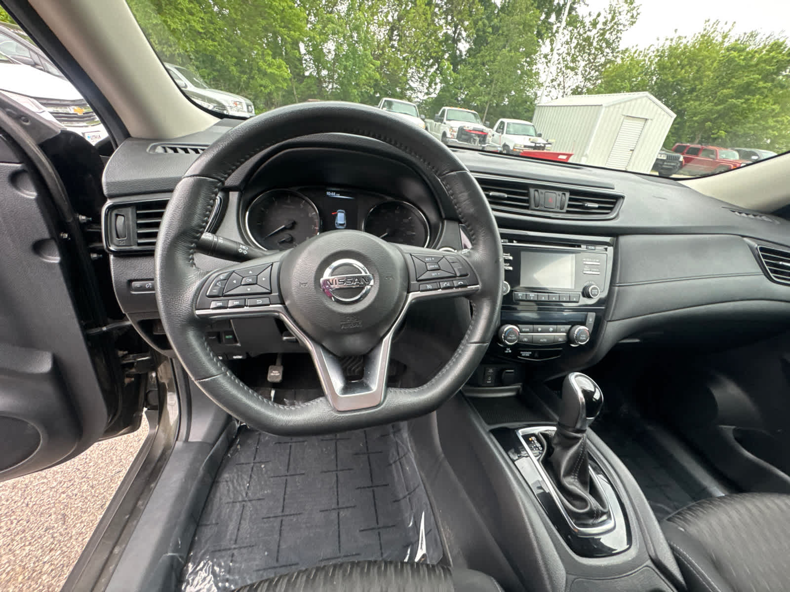 Thumbnail: 2017 Nissan Rogue - 17