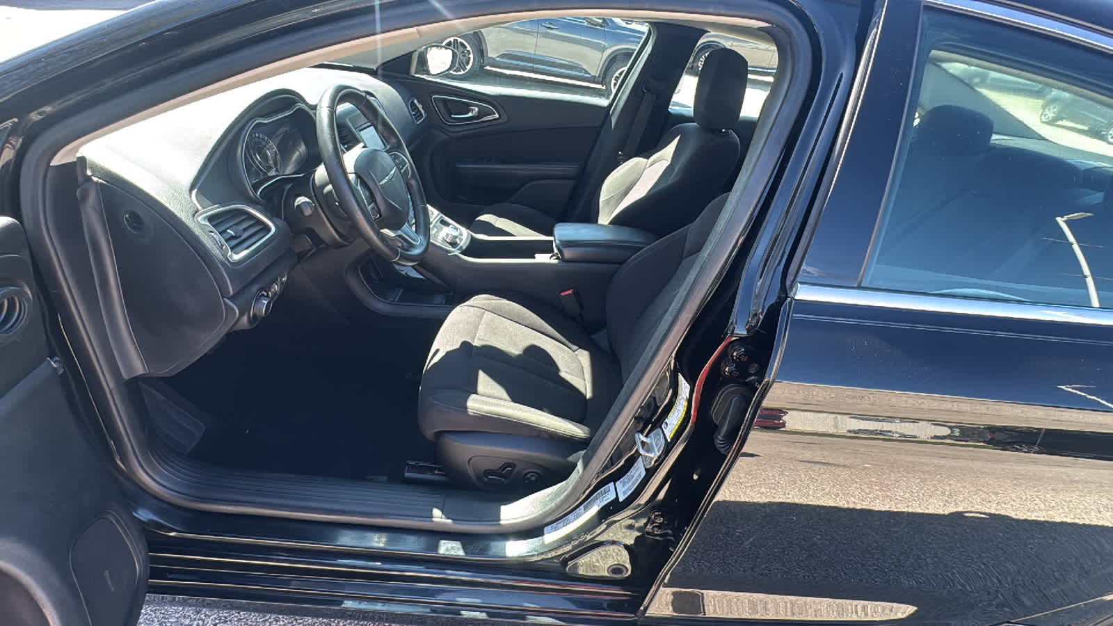 Thumbnail: 2015 Chrysler 200 - 16