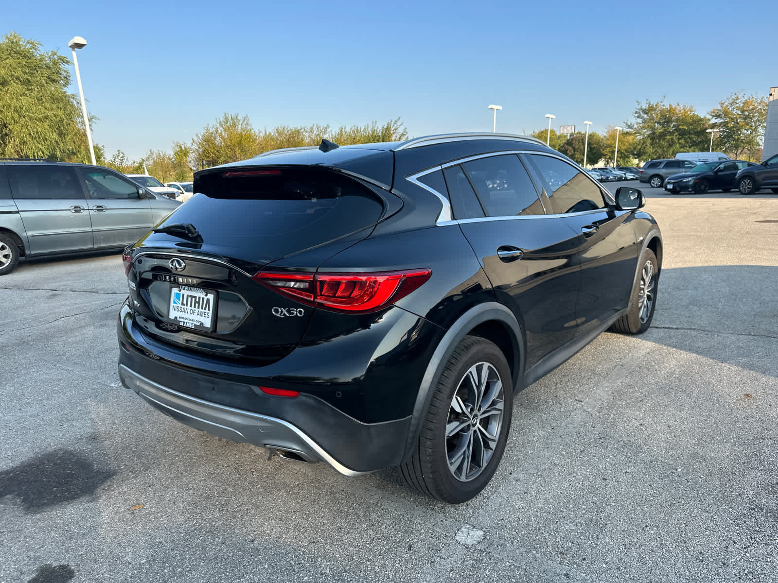 Thumbnail: 2018 INFINITI QX30 - 3