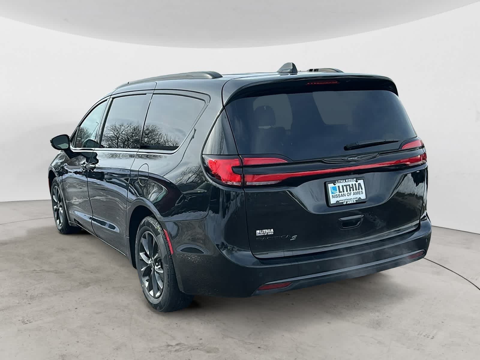 Thumbnail: 2021 Chrysler Pacifica - 4