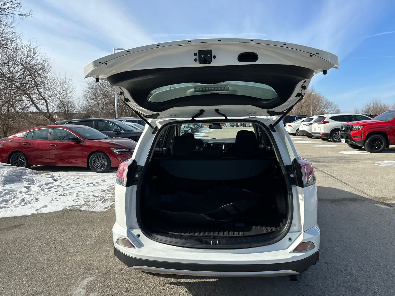 Thumbnail: 2017 Toyota RAV4 - 9