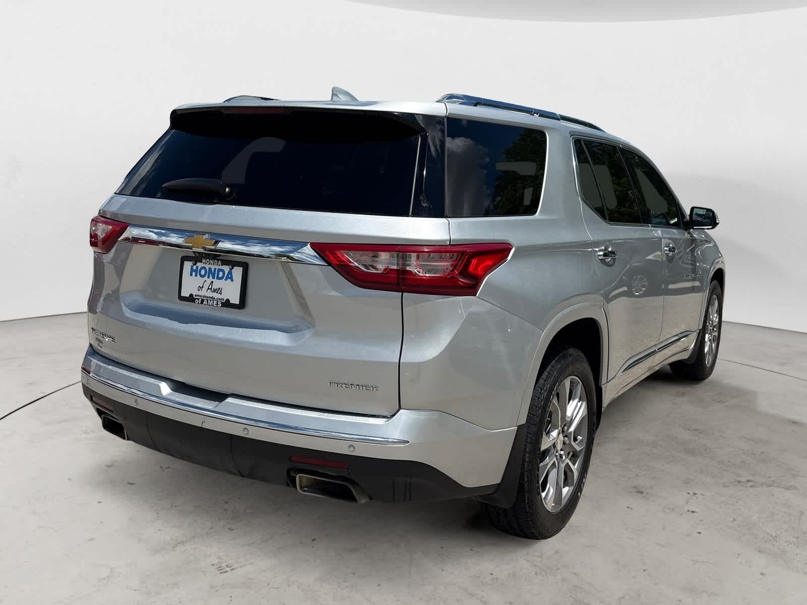 Thumbnail: 2020 Chevrolet Traverse - 4