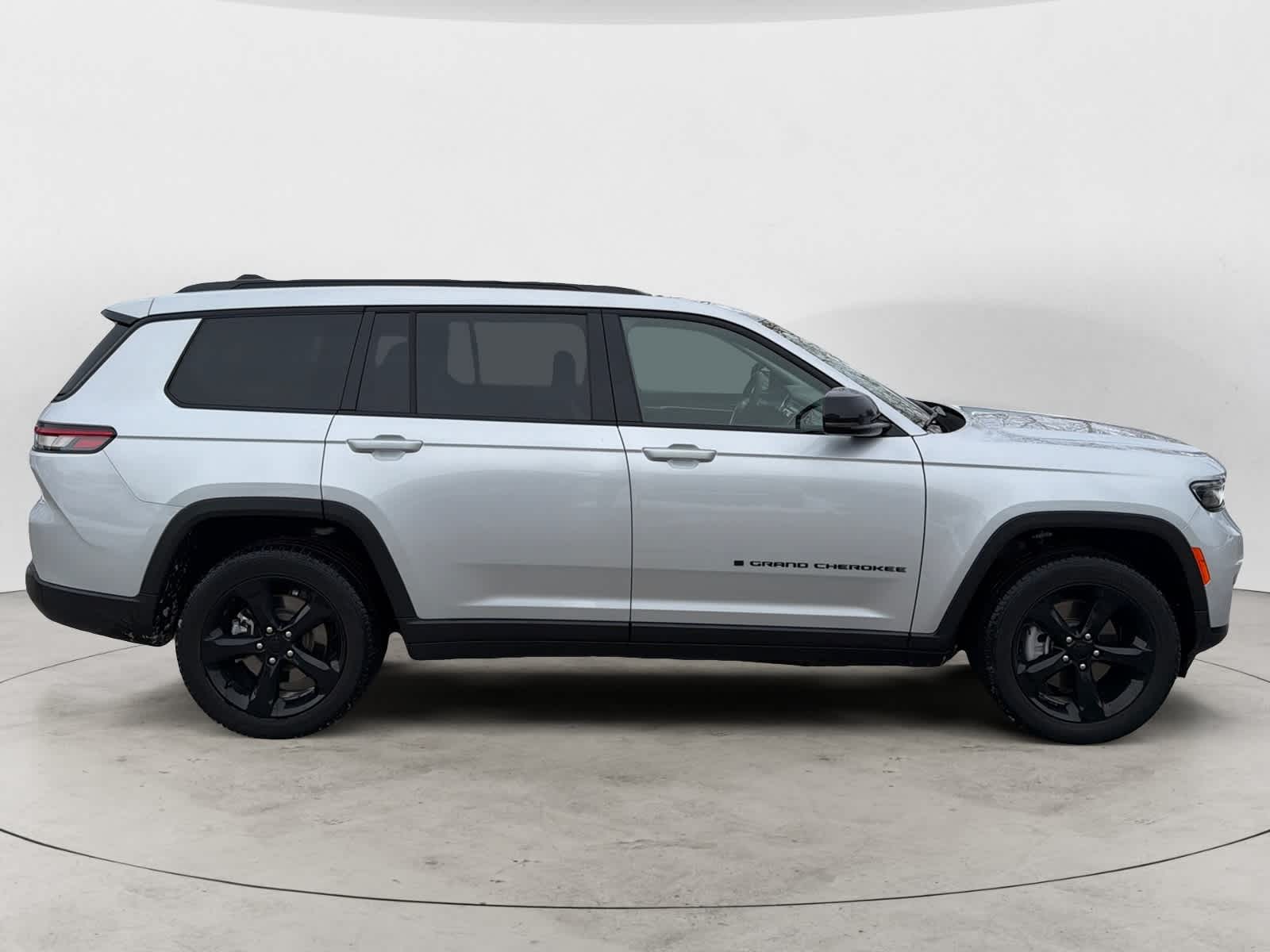 Thumbnail: 2023 Jeep Grand Cherokee - 5