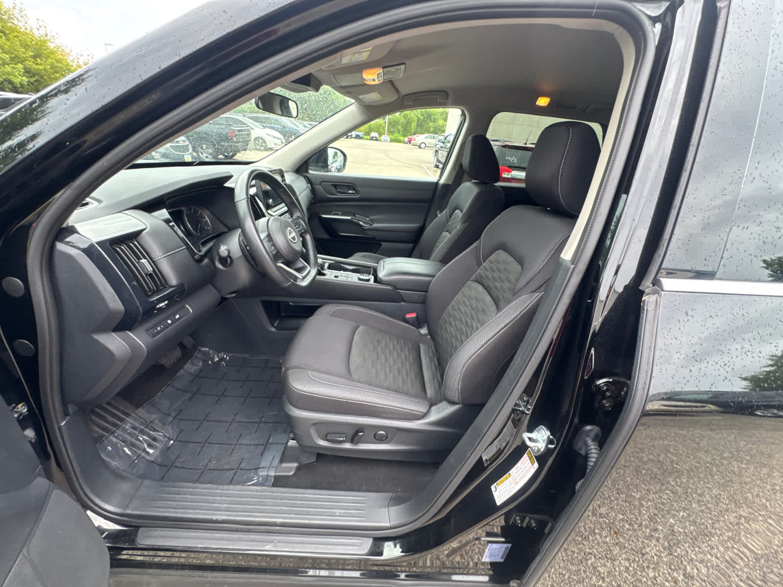 2025 Nissan Pathfinder SV - Photo 16
